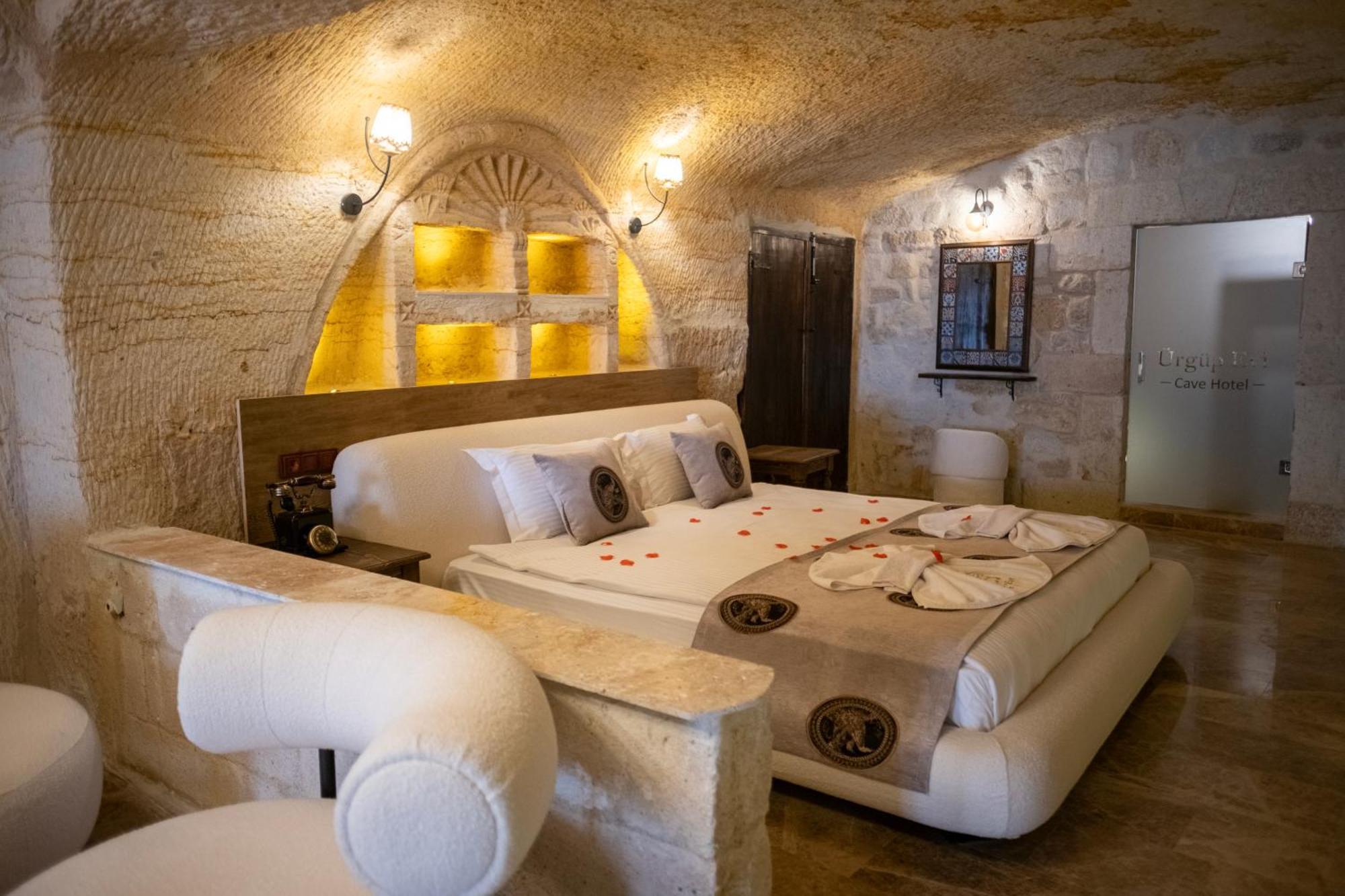 Evi Cave 4*