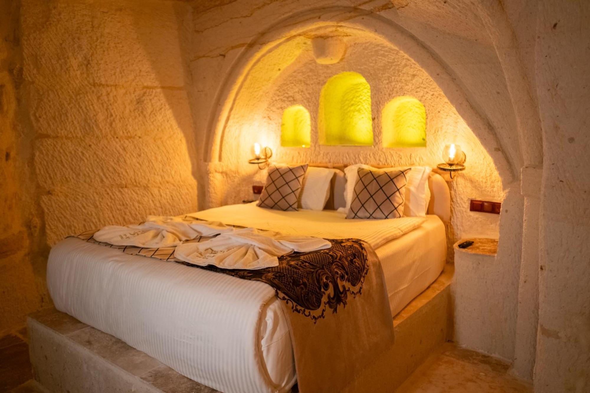 Evi Cave 4*
