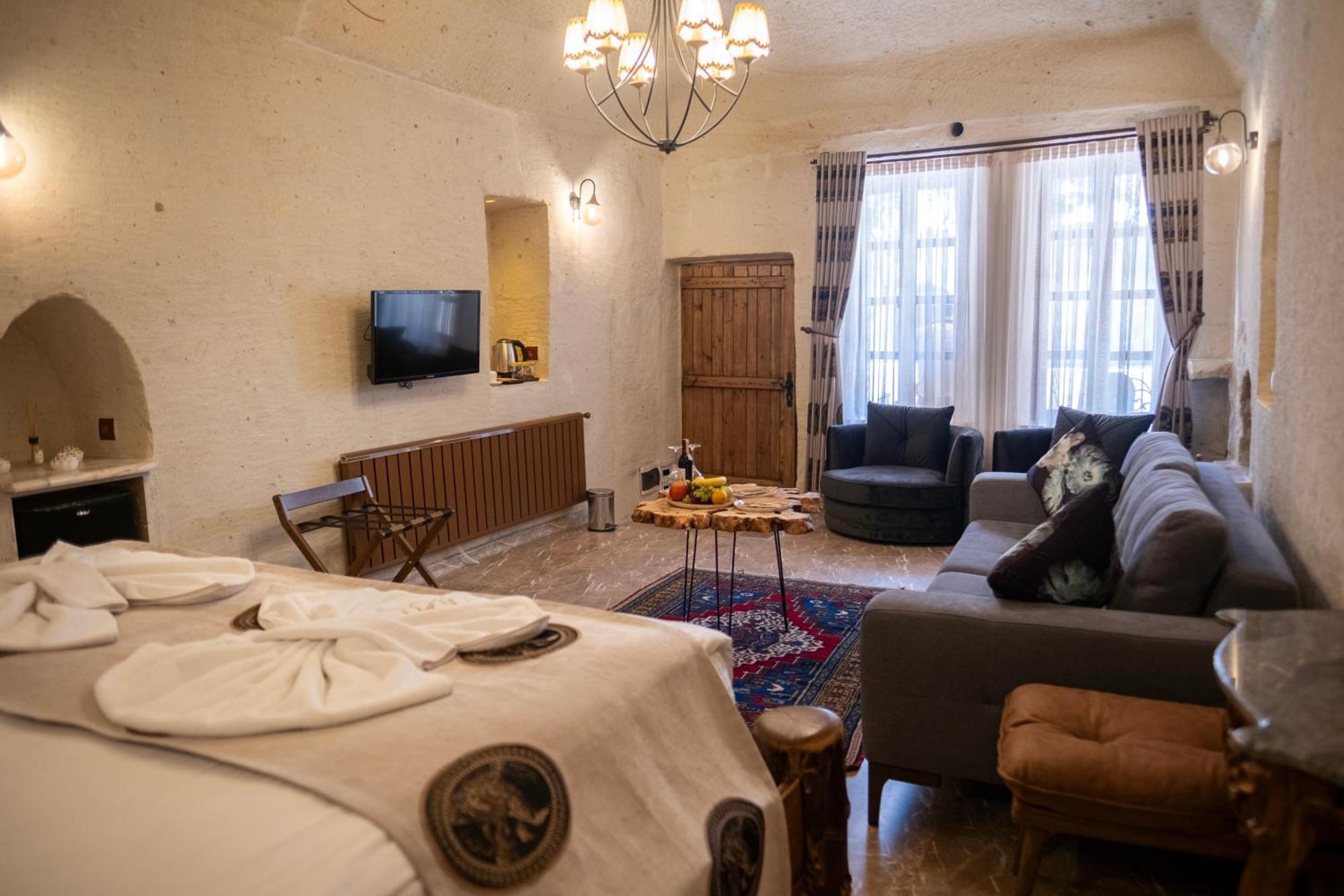 Evi Cave 4*
