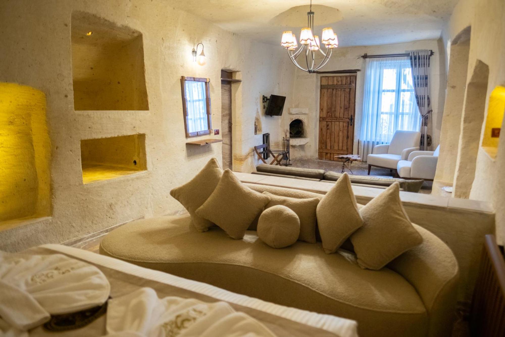 Evi Cave 4*