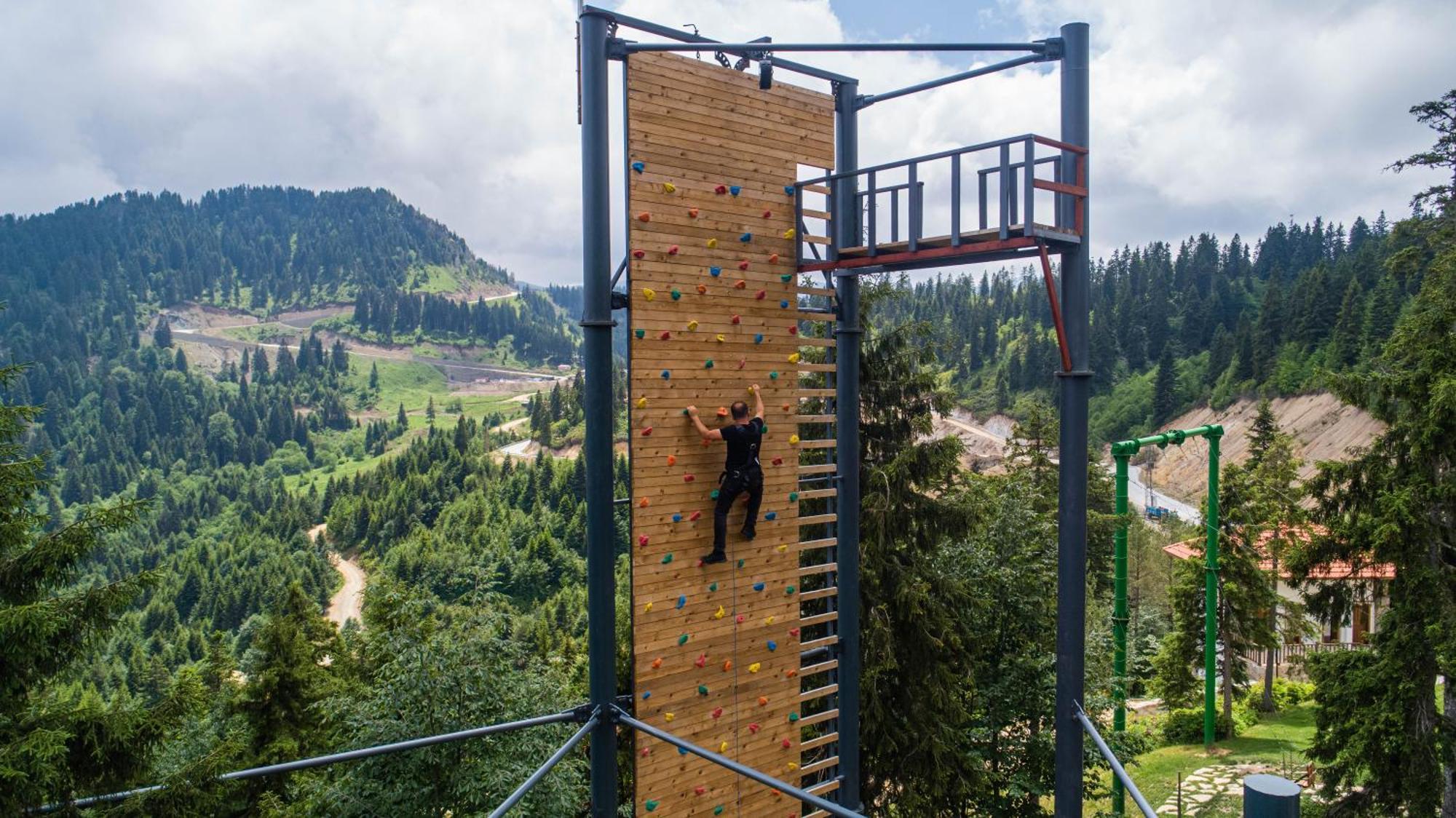 Foleya Mountain & 3*