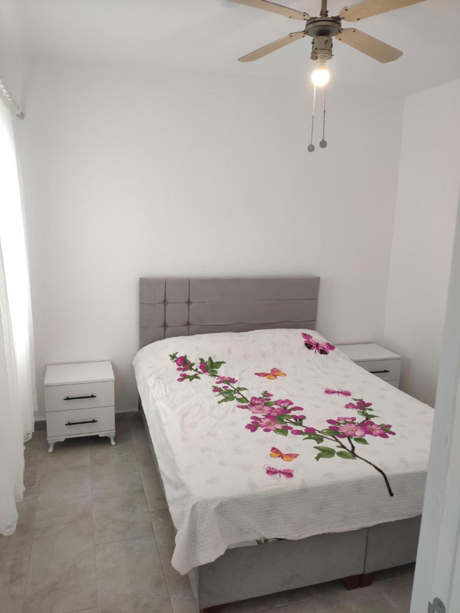Guendogan Koyu Havuzlu Site Bodrum