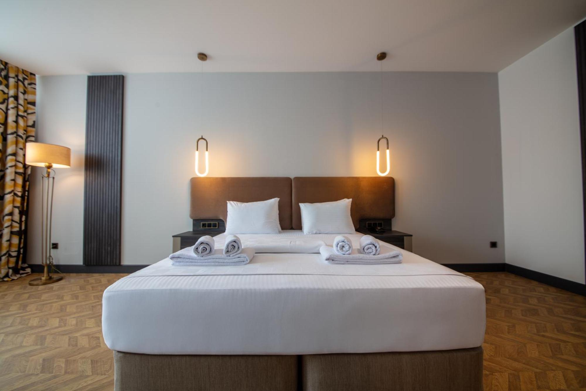 V Center Hotel 4*