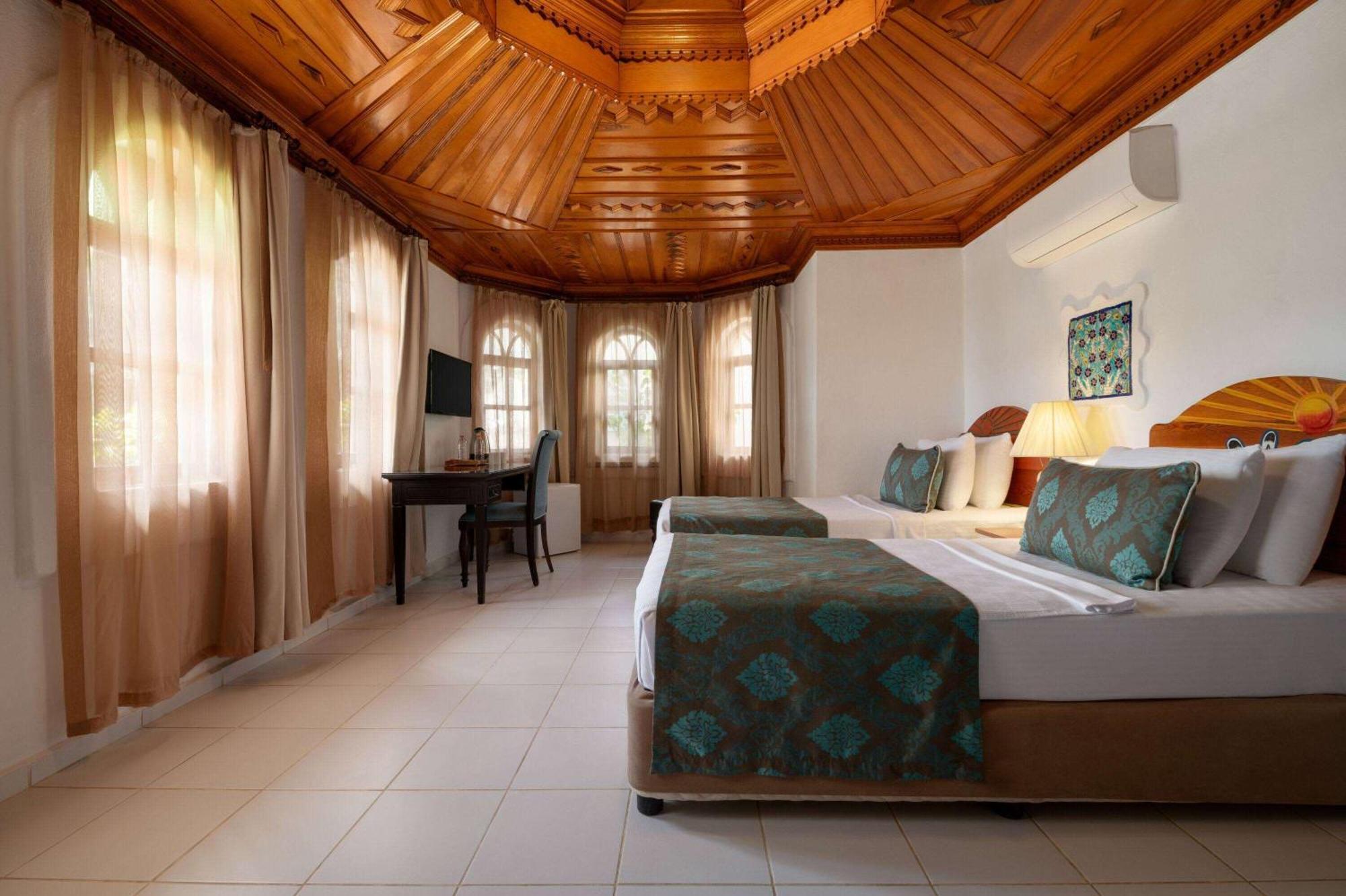 Wyndham Perili Bay Hotel
