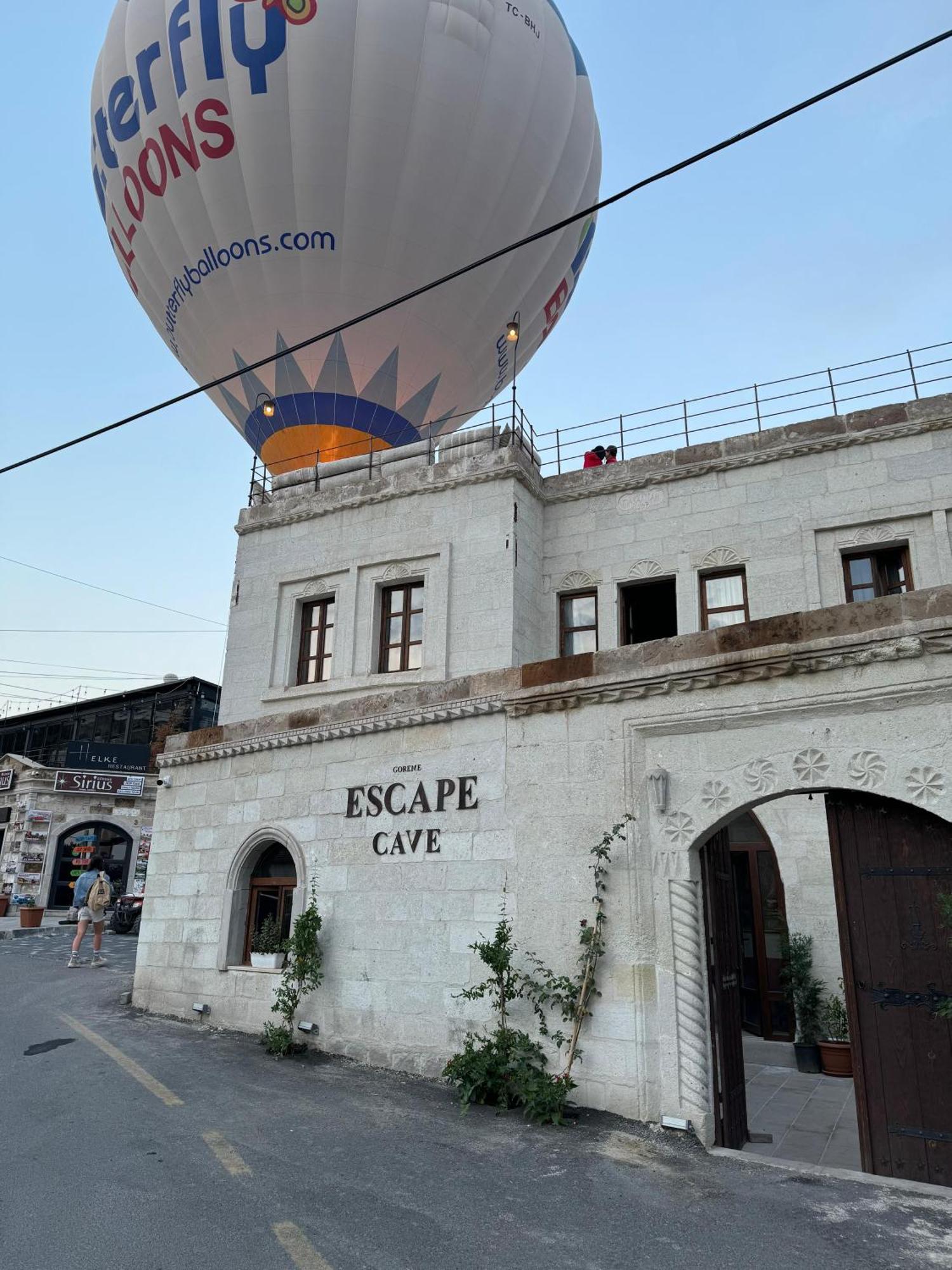 Escape Cave Hotel *