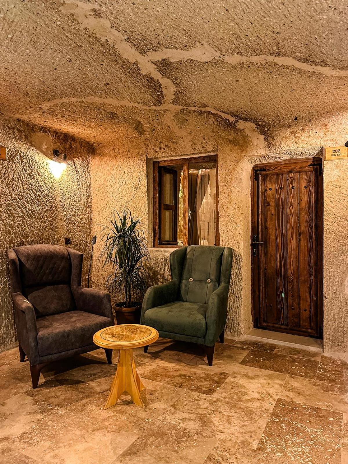 Hotel Escape Cave *