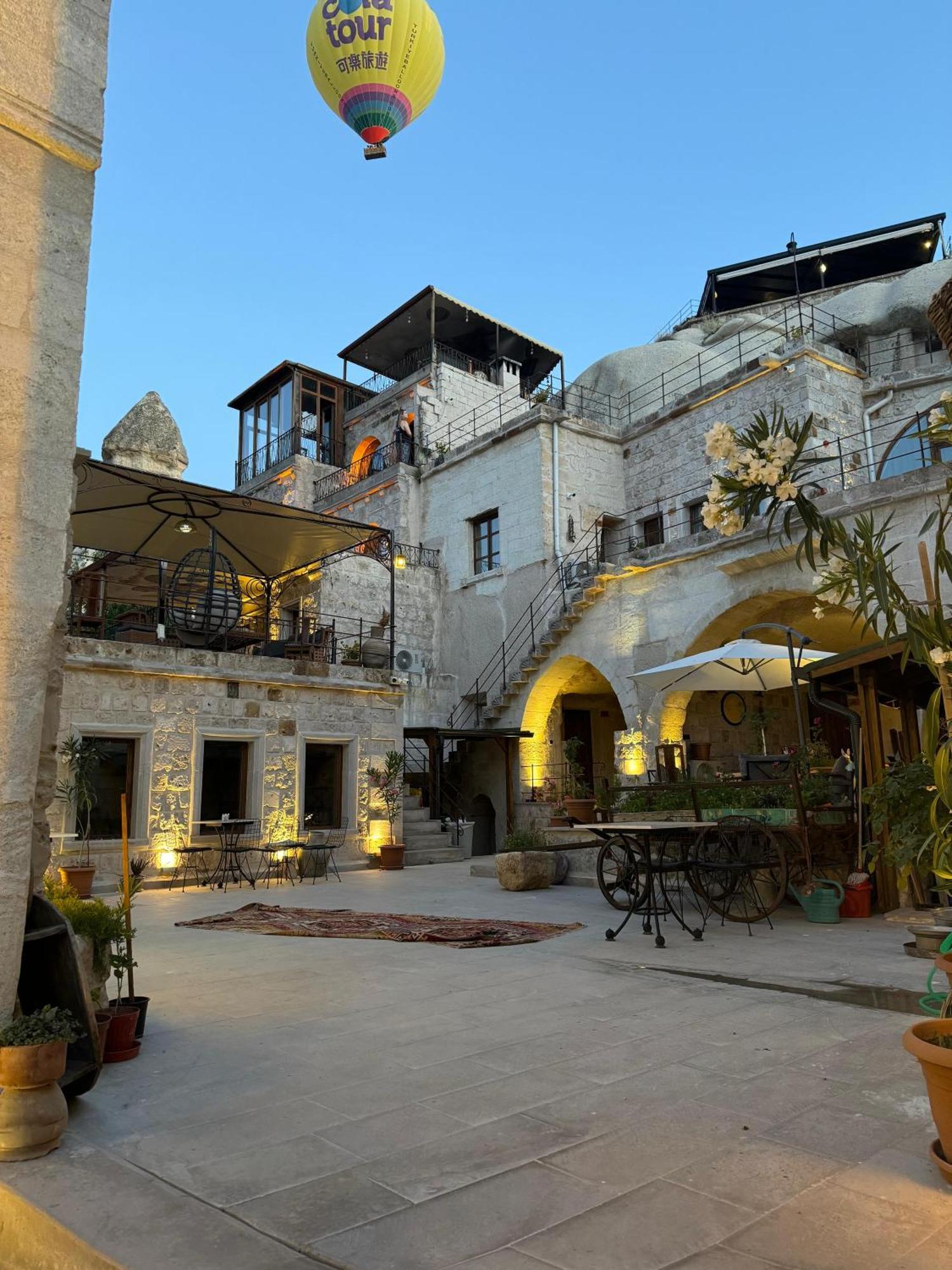 Hotel Escape Cave