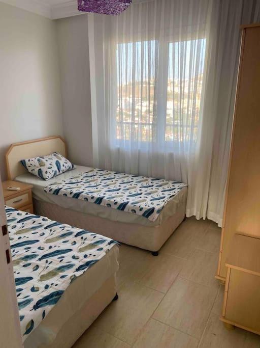Deniz Manzarali, Havuzlu Ve Bahceli Triplex Villa