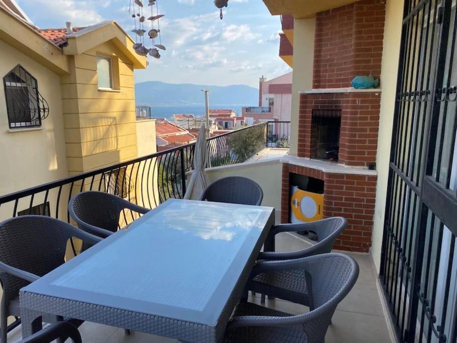 Deniz Manzarali, Havuzlu Ve Bahceli Triplex Villa Kusadasi
