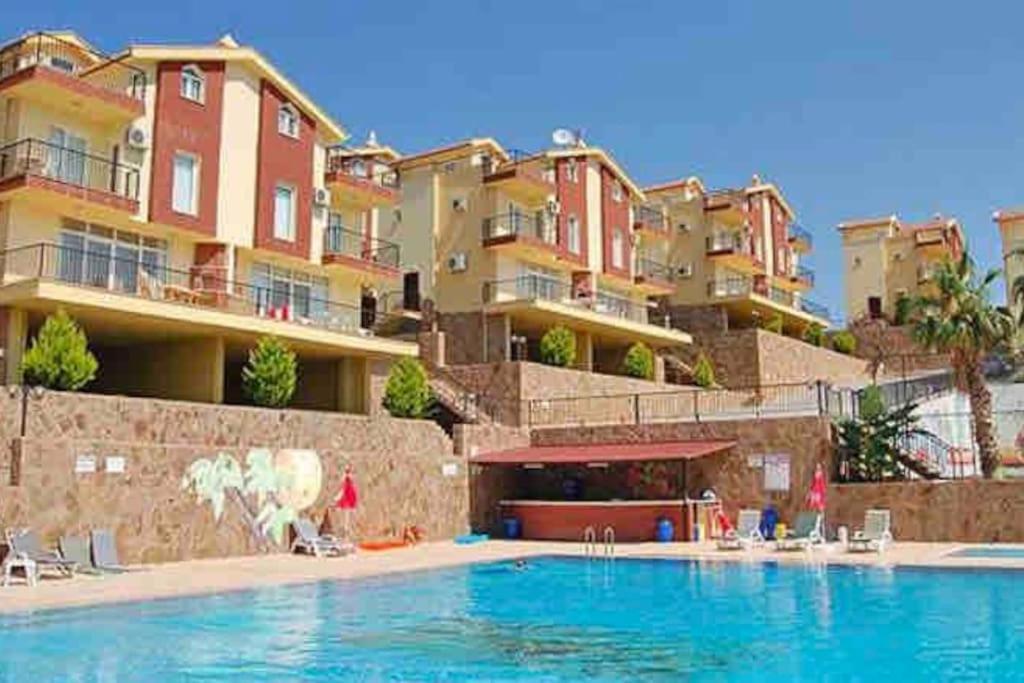 Villa Deniz Manzarali, Havuzlu Ve Bahceli Triplex Kusadasi