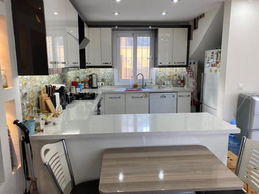 Villa Deniz Manzarali, Havuzlu Ve Bahceli Triplex *