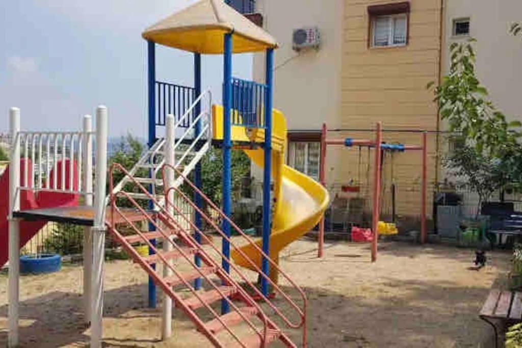 Deniz Manzarali, Havuzlu Ve Bahceli Triplex Villa Kusadasi