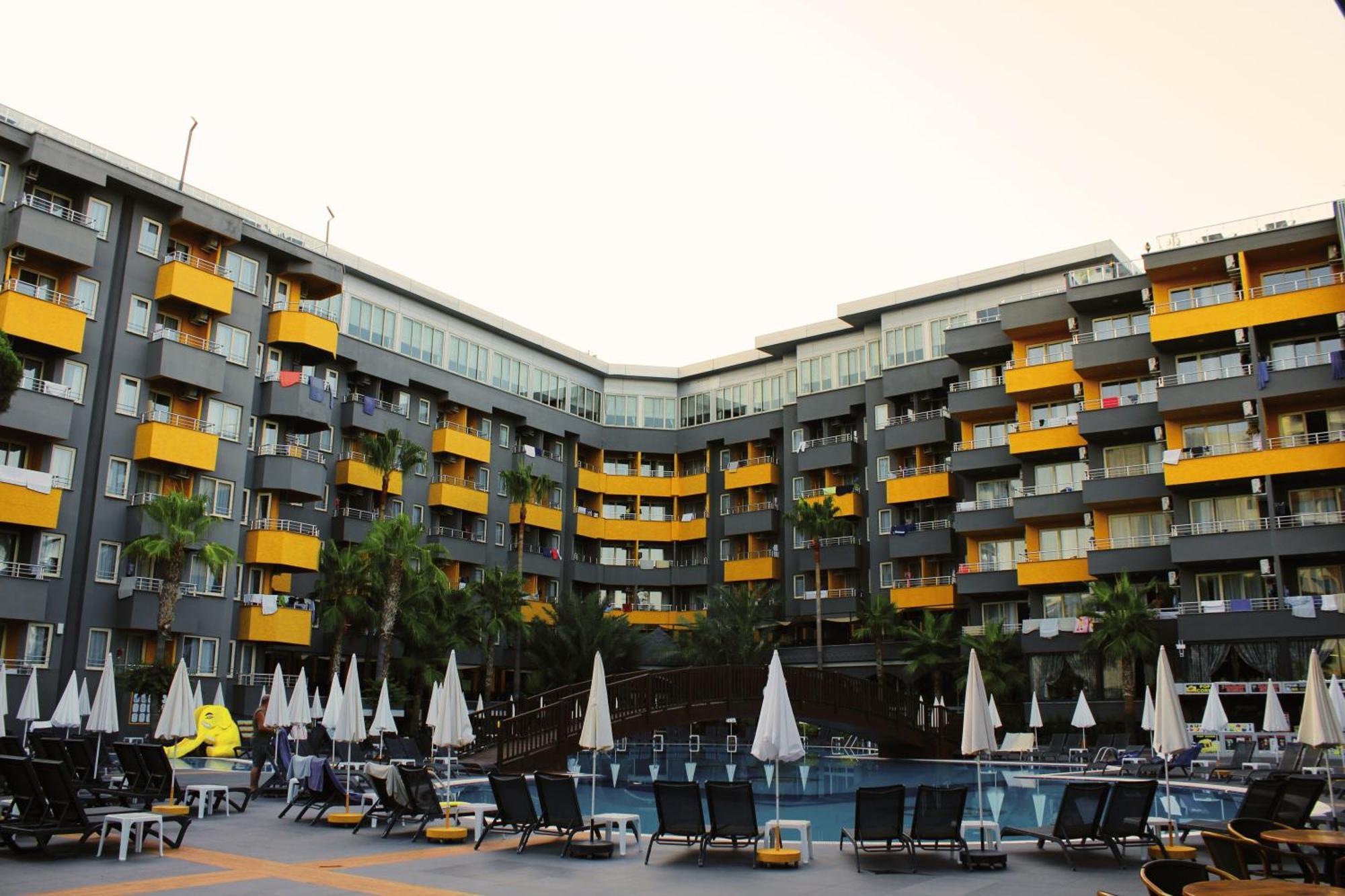 Hotel Senza Grand Santana