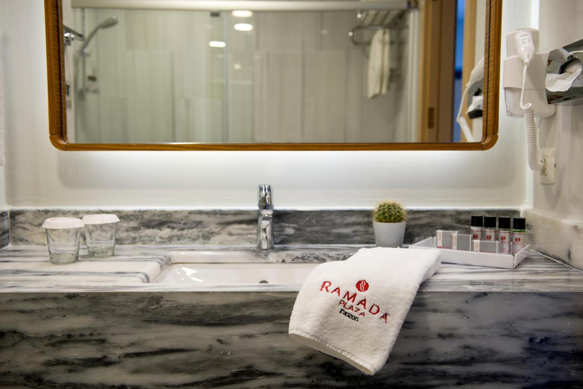Ramada Plaza & Hotel 5*