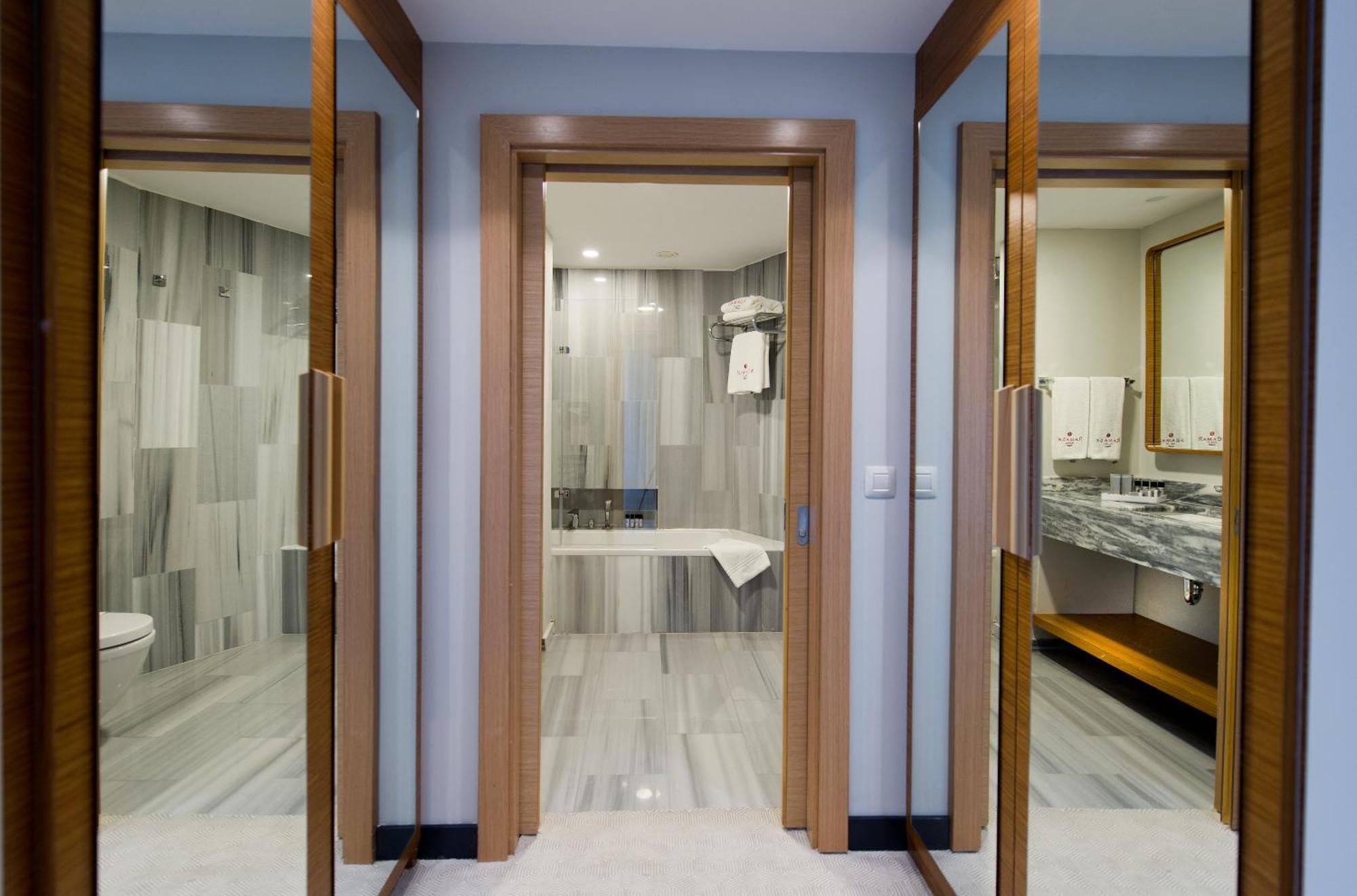 Ramada Plaza & Hotel 5*
