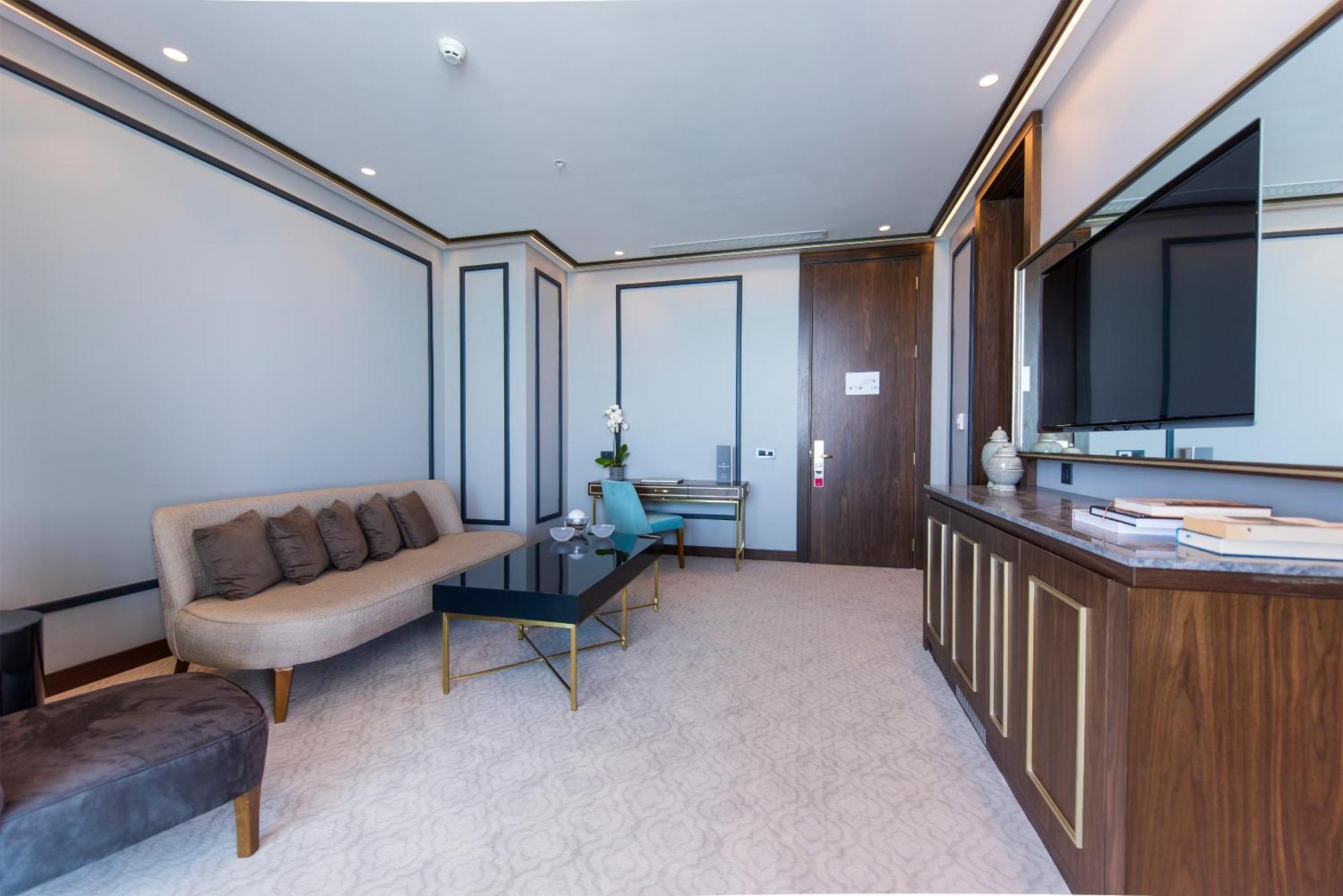 Ramada Plaza & 5*