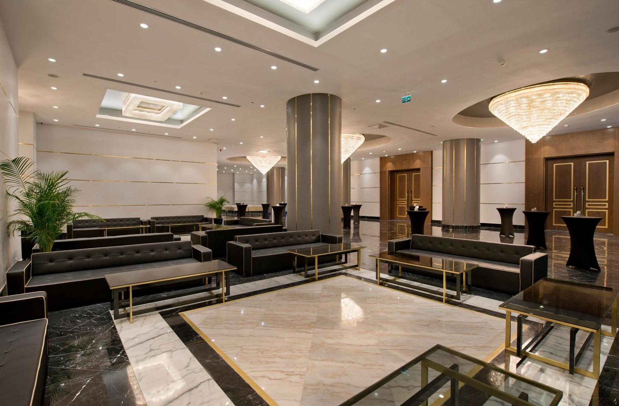 Ramada Plaza & Hotel