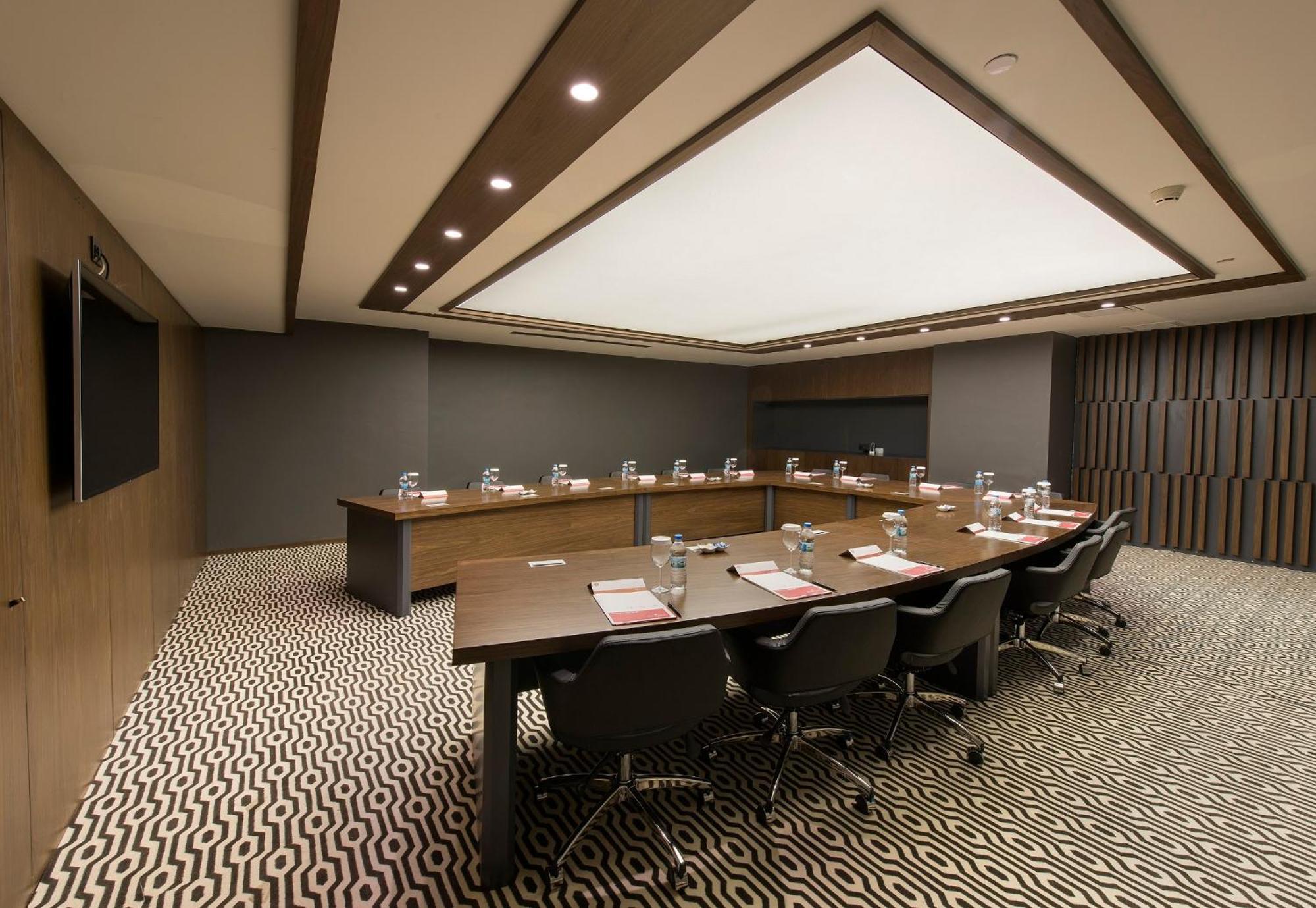 Ramada Plaza & Hotel 5*