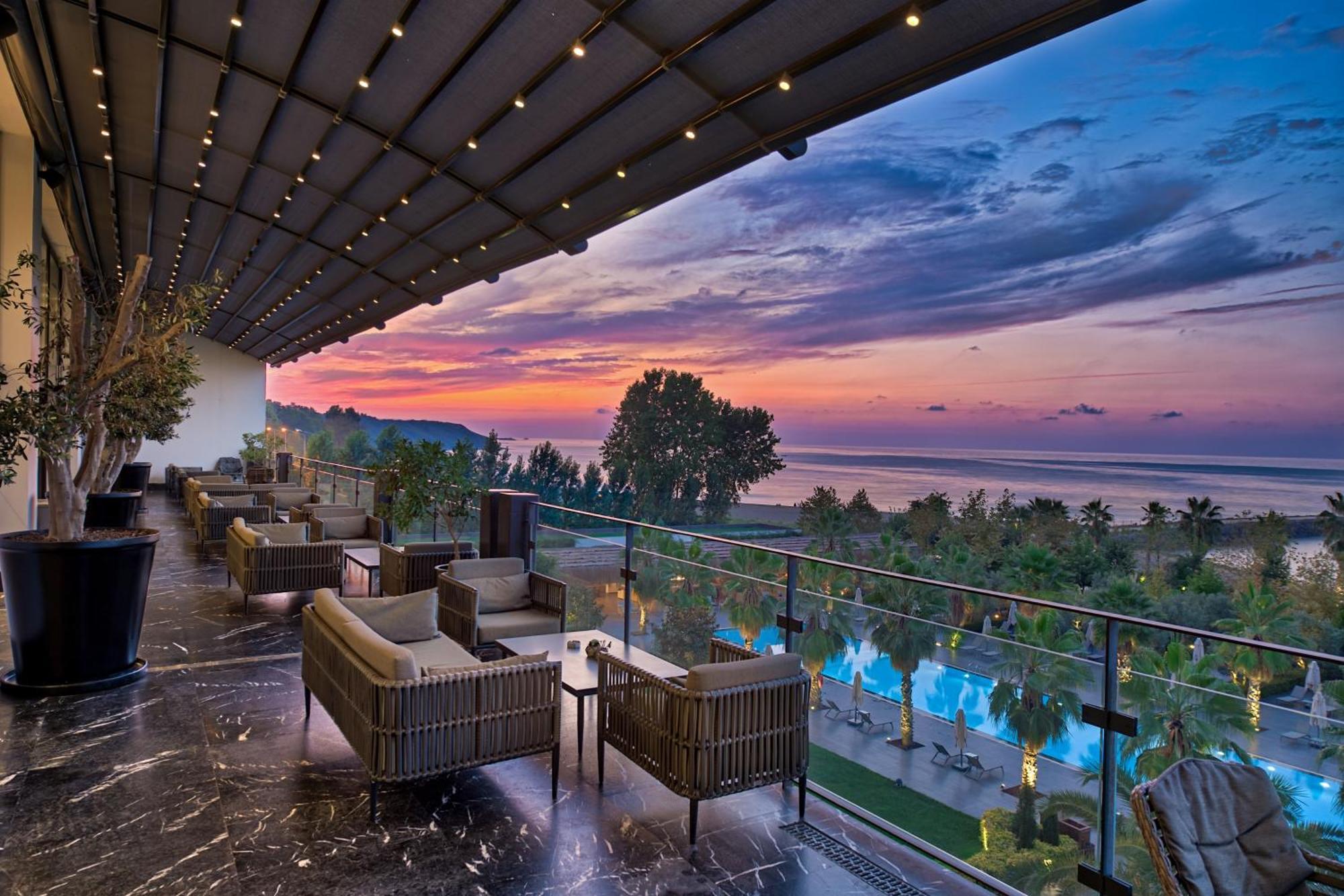 Hotel Ramada Plaza & 5*