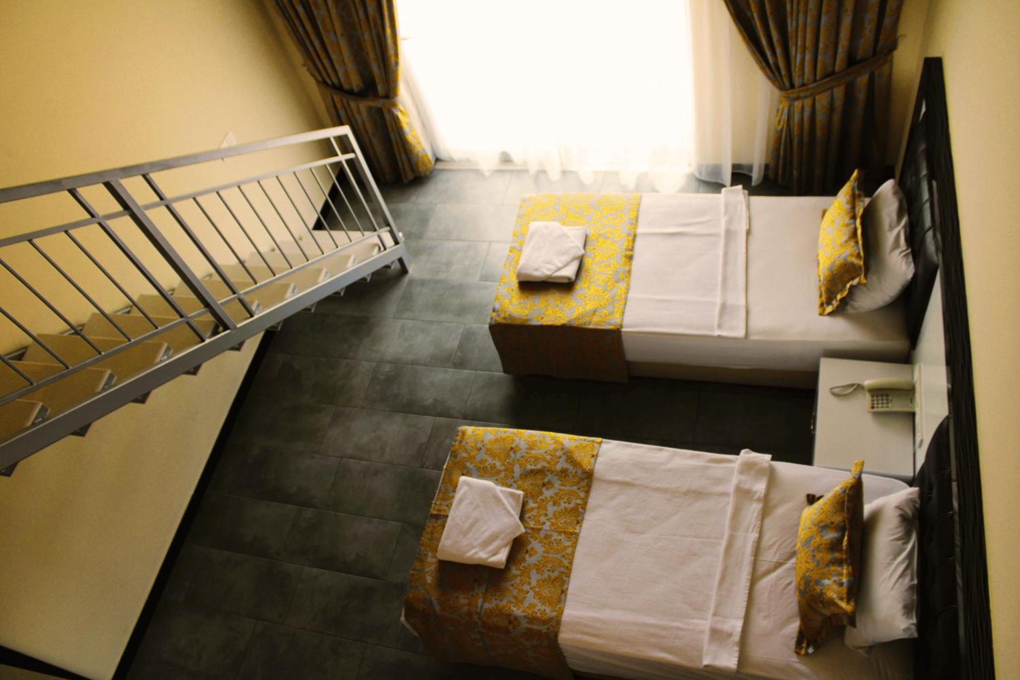 Senza The & Hotel