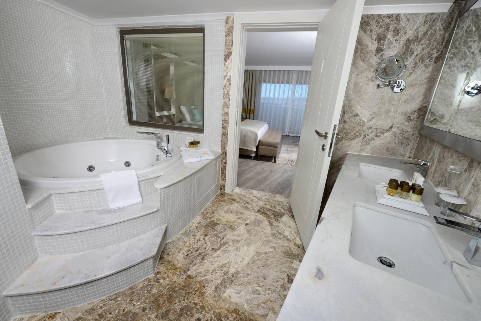 Wome Deluxe Hotel