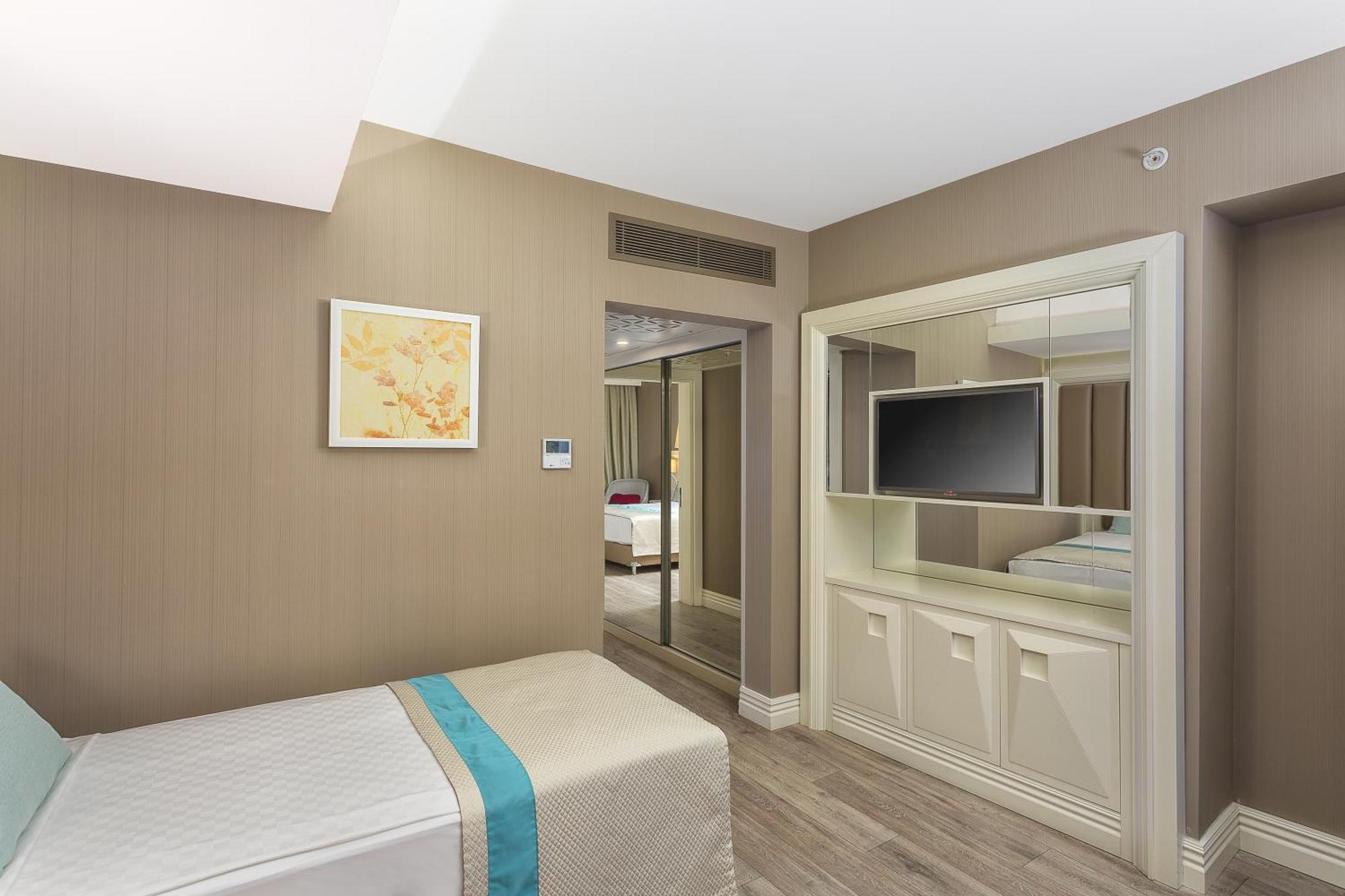 Wome Deluxe Hotel 5*