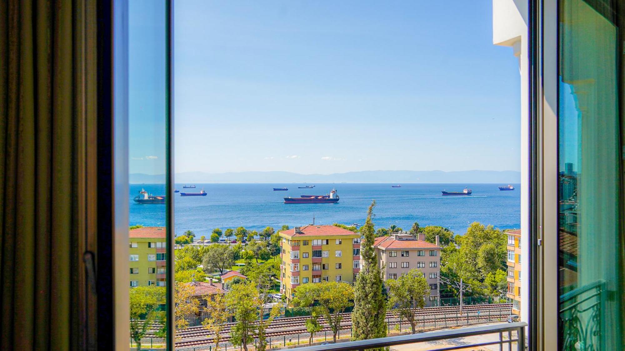 Hotel The Grand Mira Business Hotel 4*