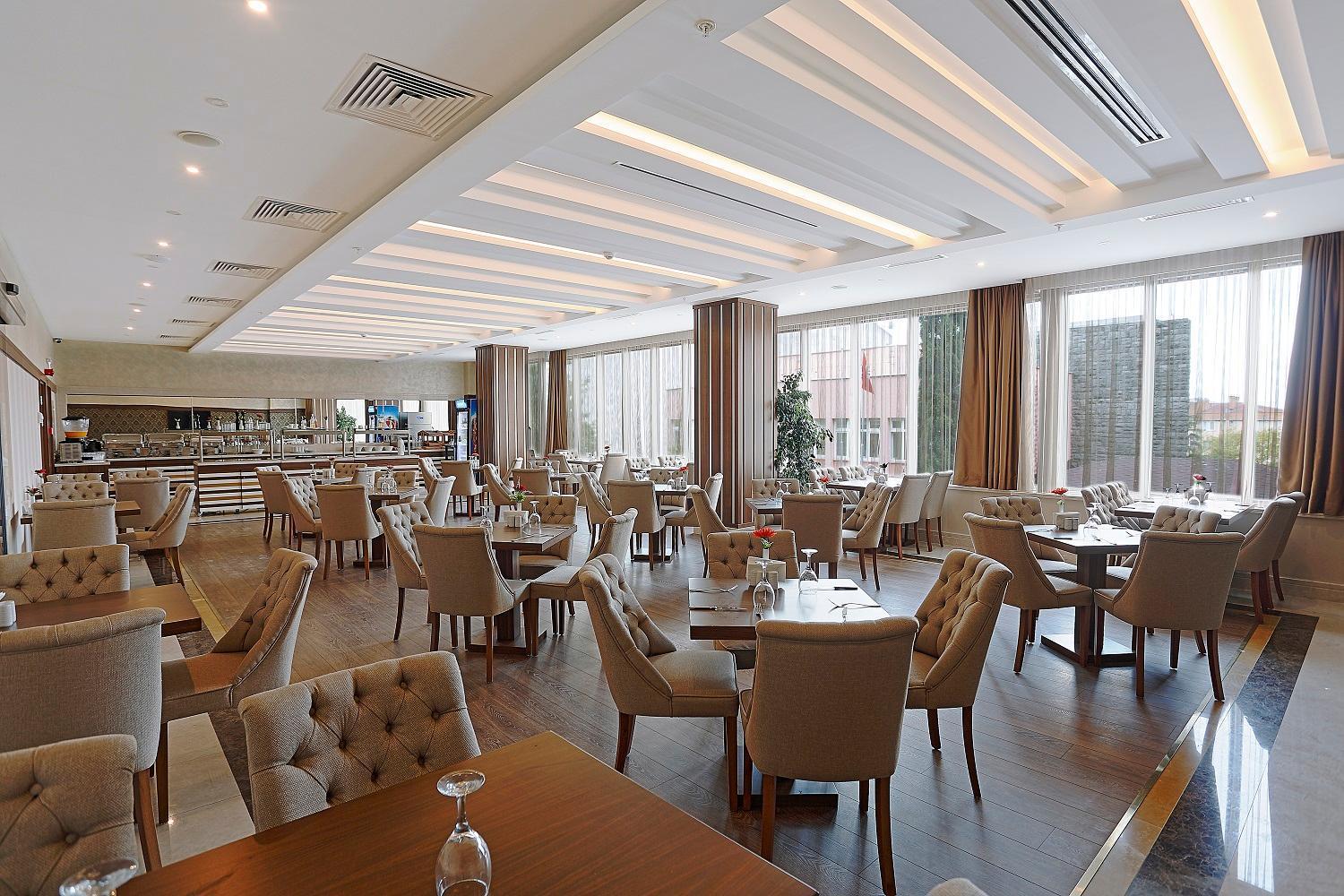 Hotel The Grand Mira Business Hotel 4*