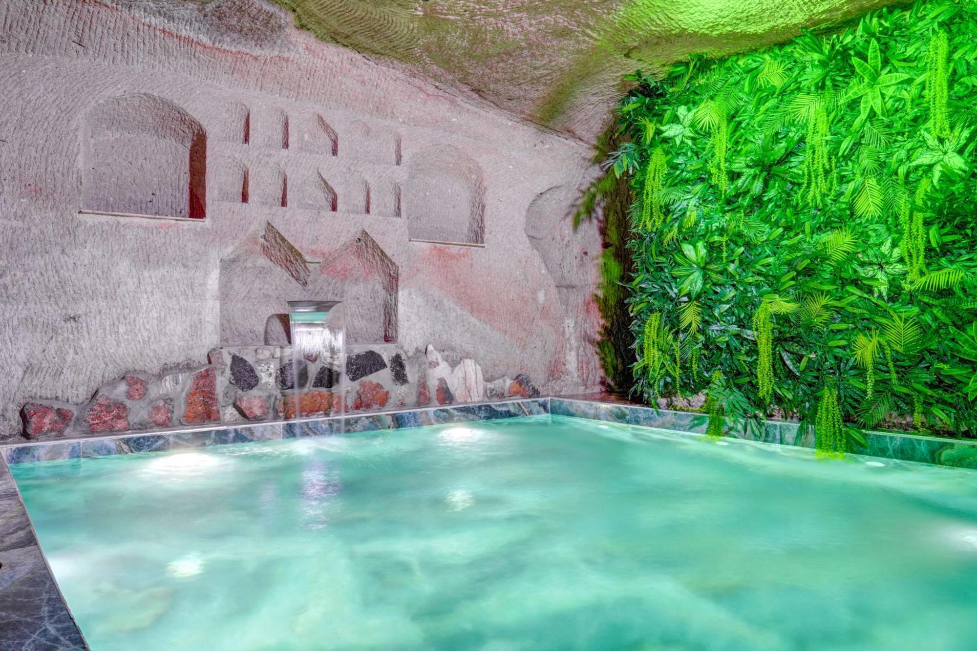 Nar I Ask Cave Hotel