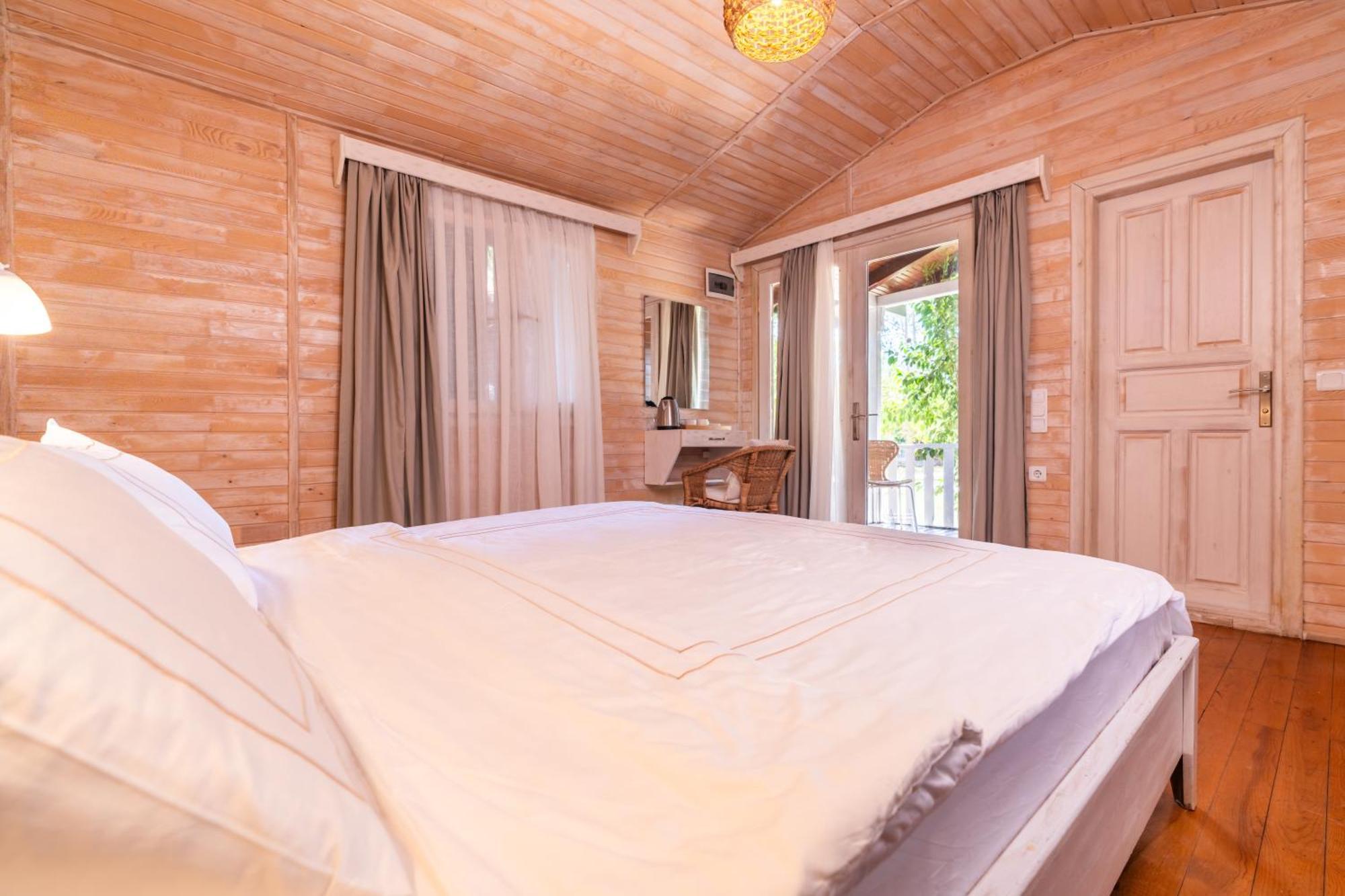 Alicra Hotel