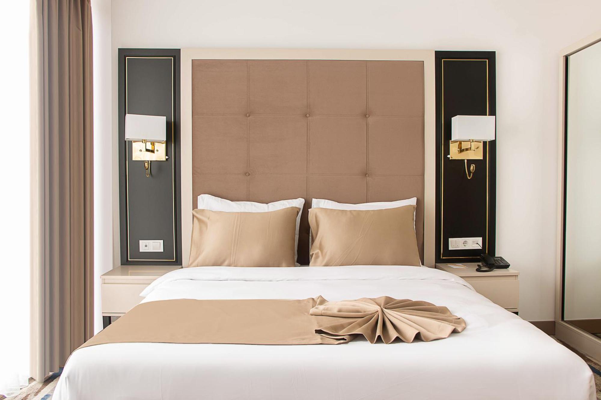 Shelter & Hotel *