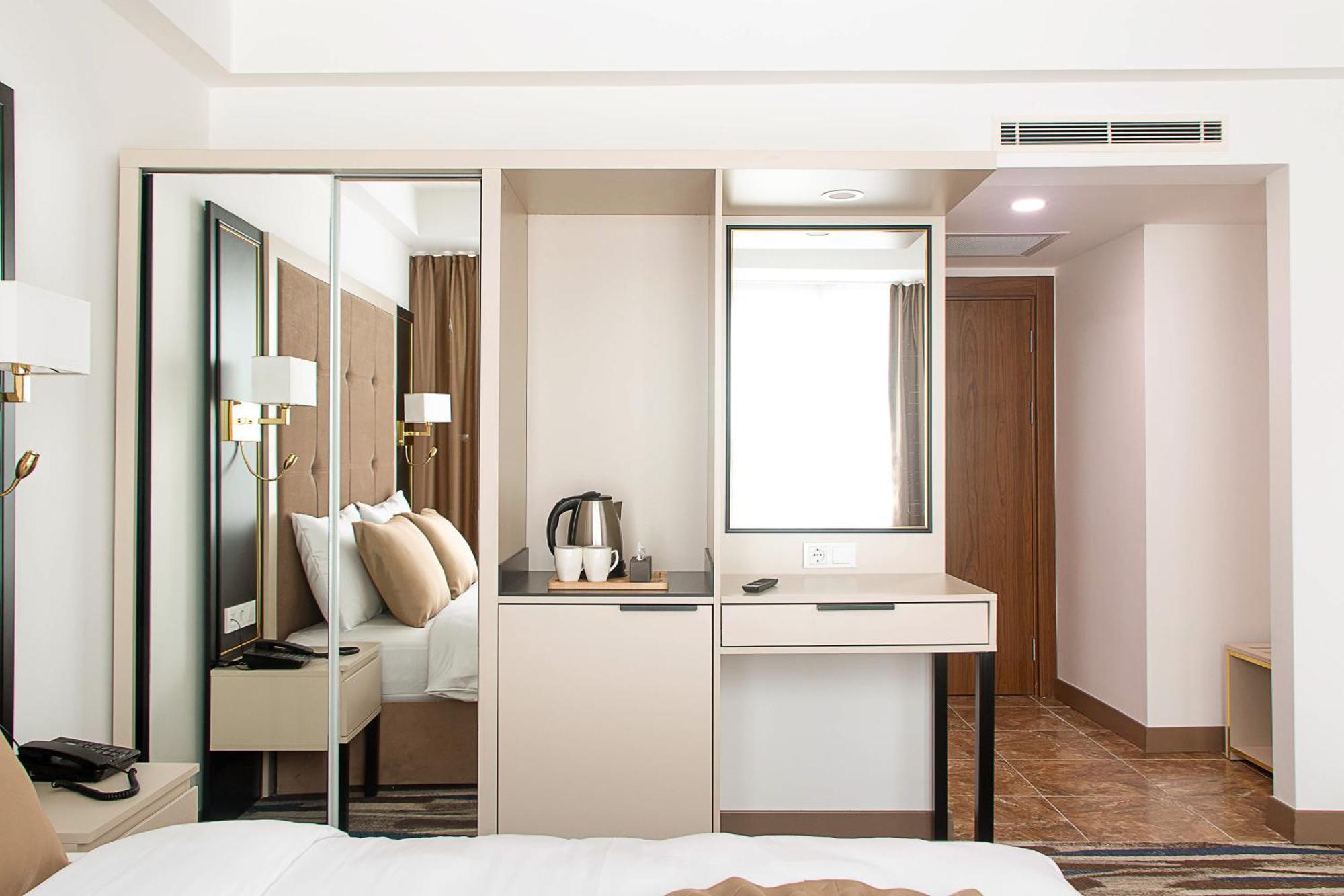 Shelter & Hotel