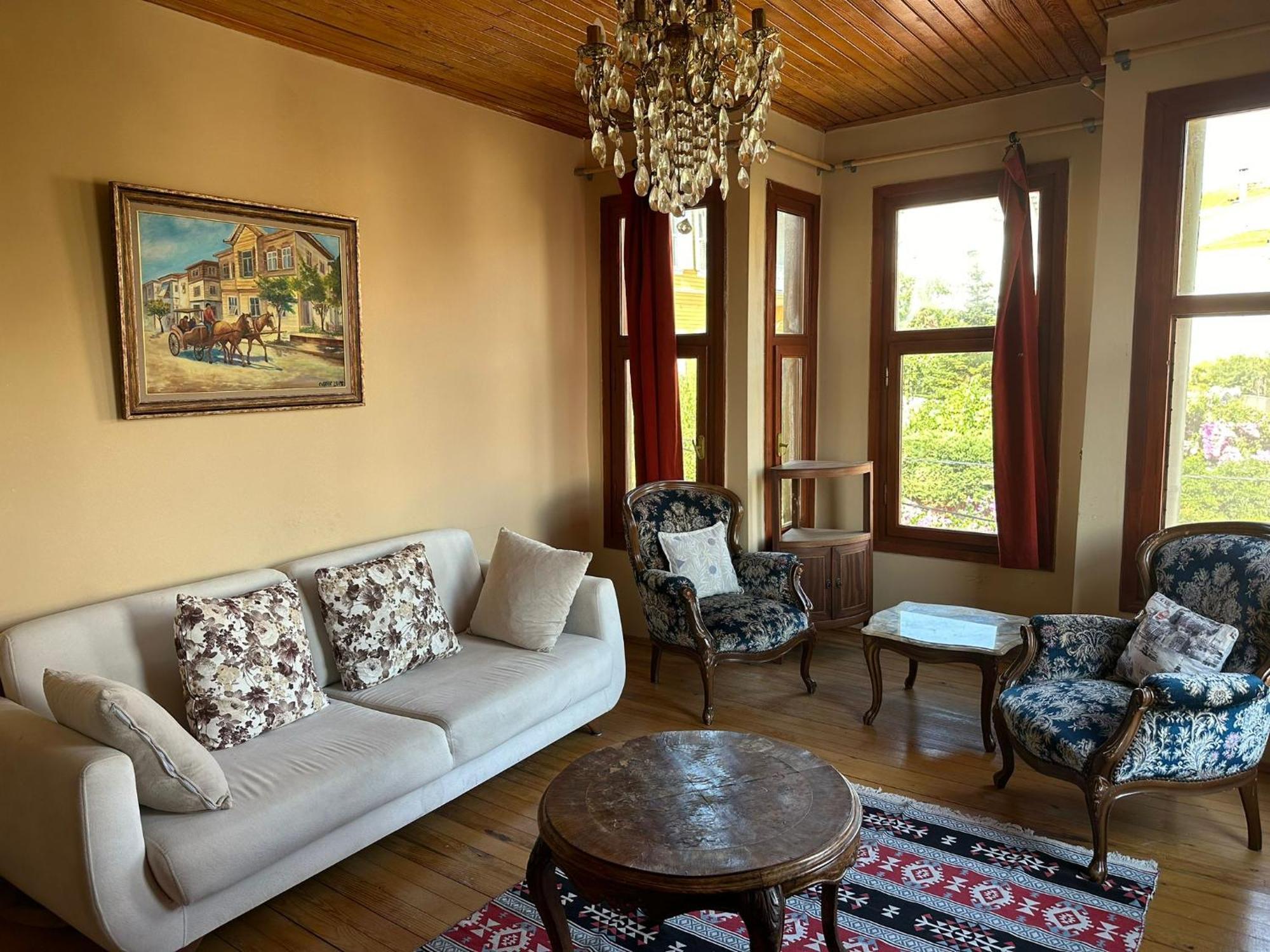 Mnimi Heybeli Apartment