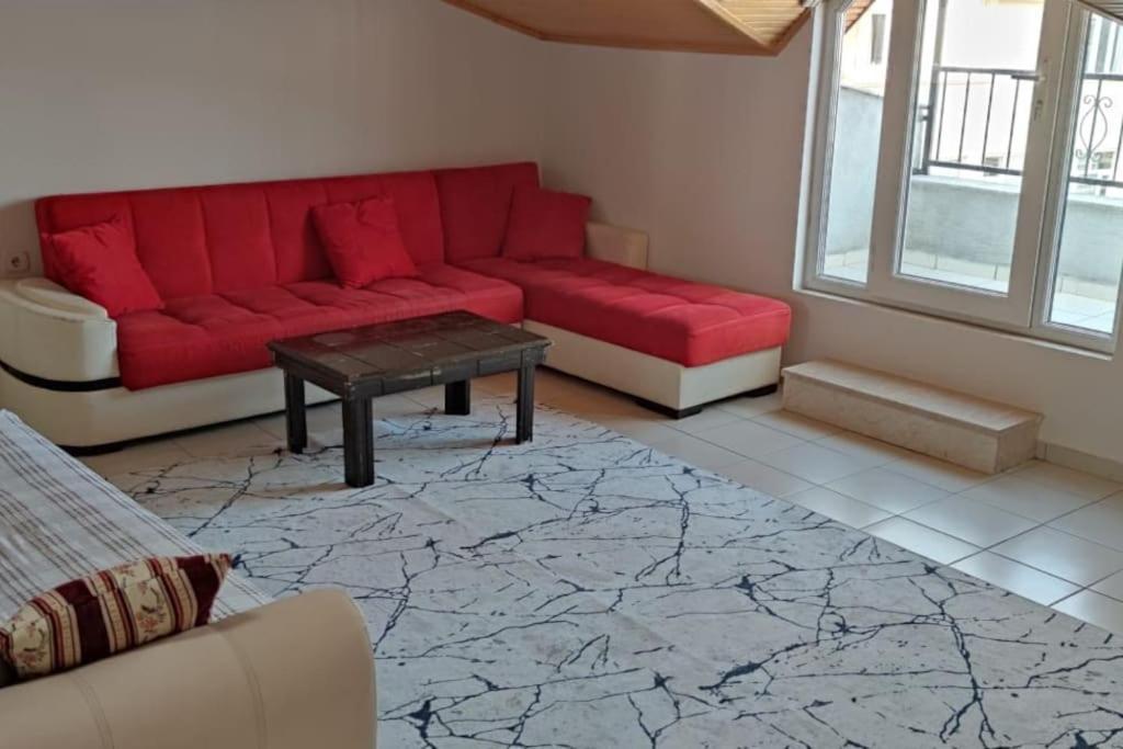 Woodengate Apartment