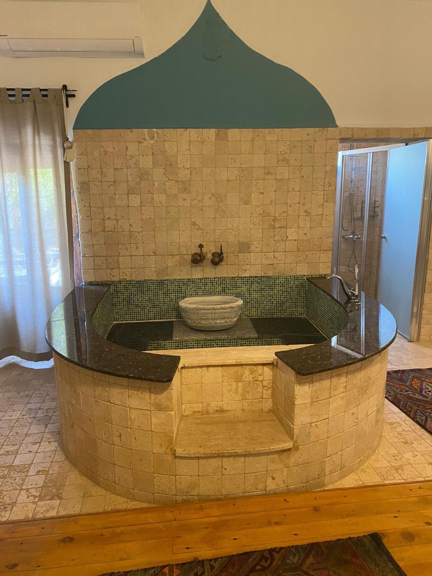 Kale - Adult Only + 15 Lodge *