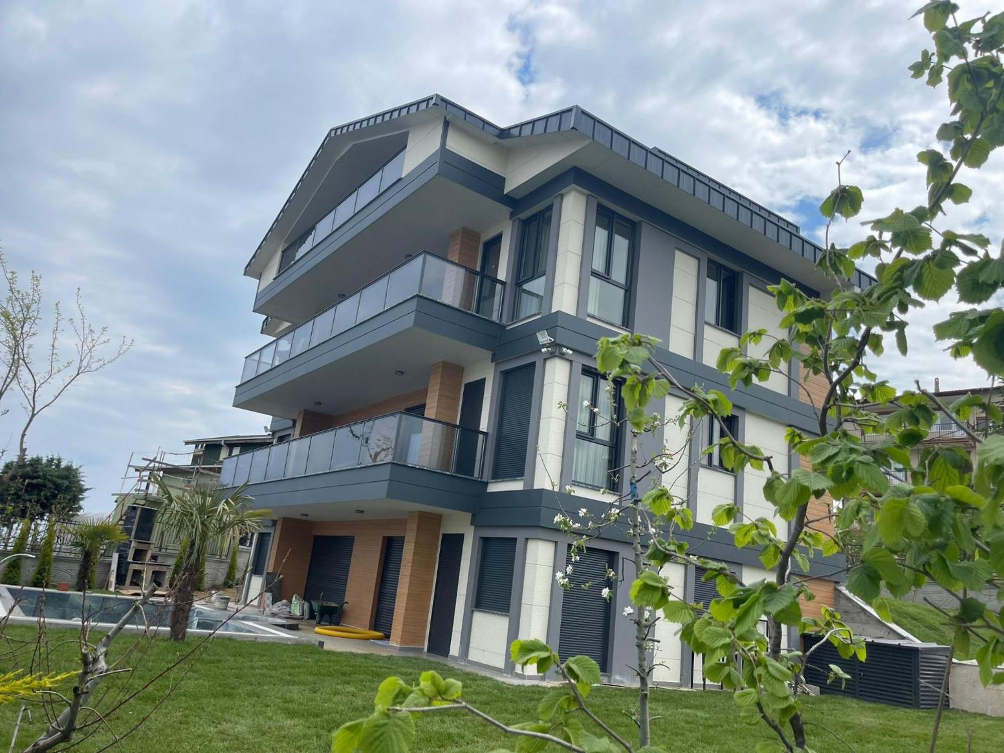 Luxury Four Fourlex Villa *