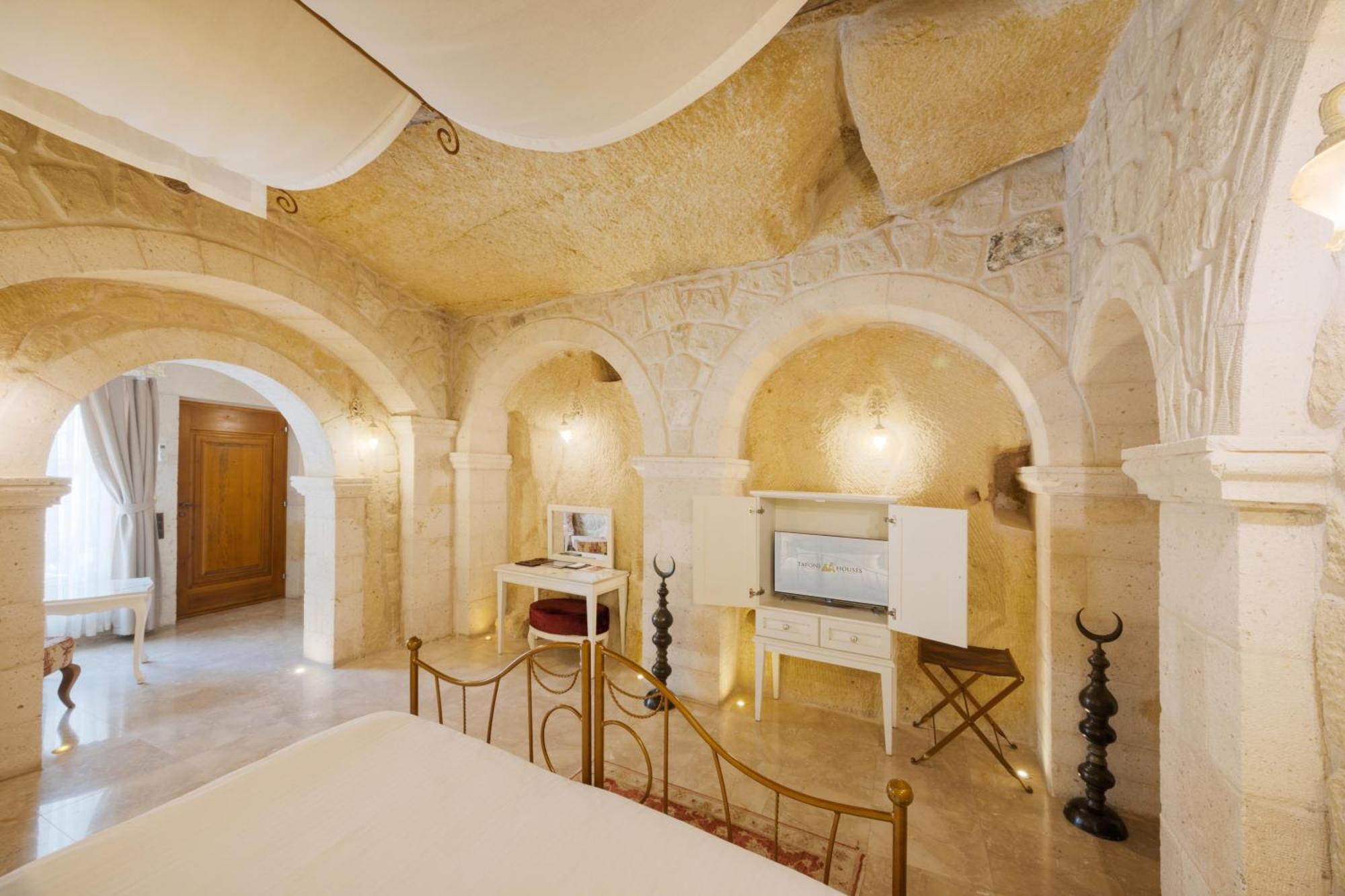 Hotel Tafoni Cave 5*