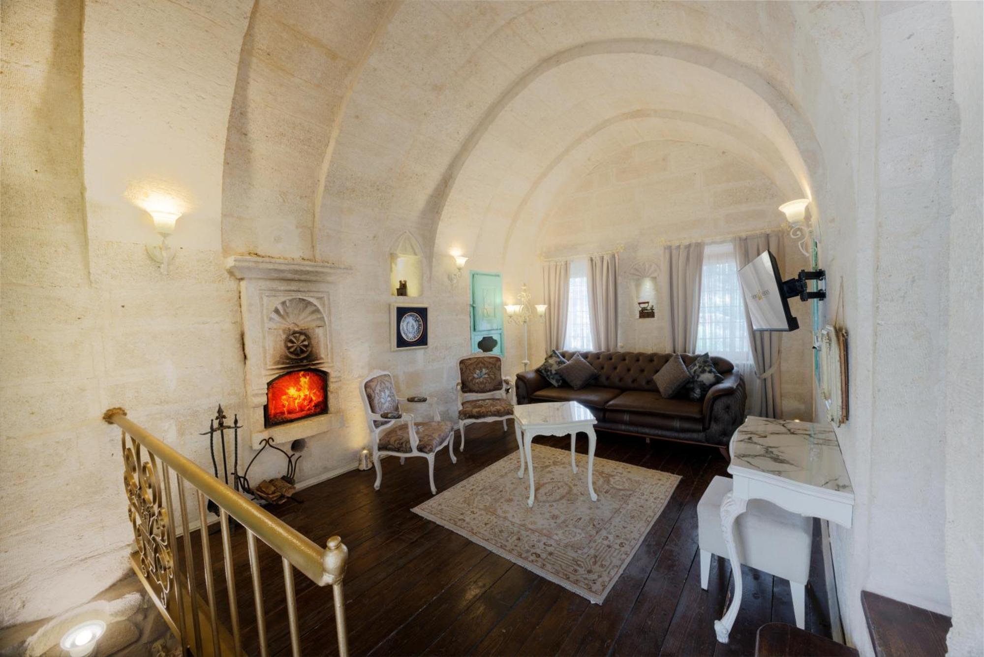 Tafoni Cave Hotel 5*