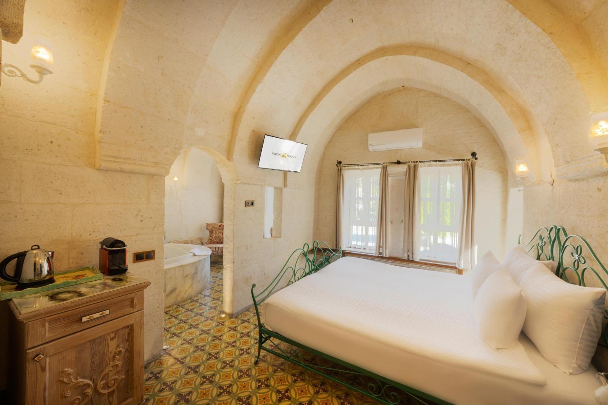 Hotel Tafoni Cave