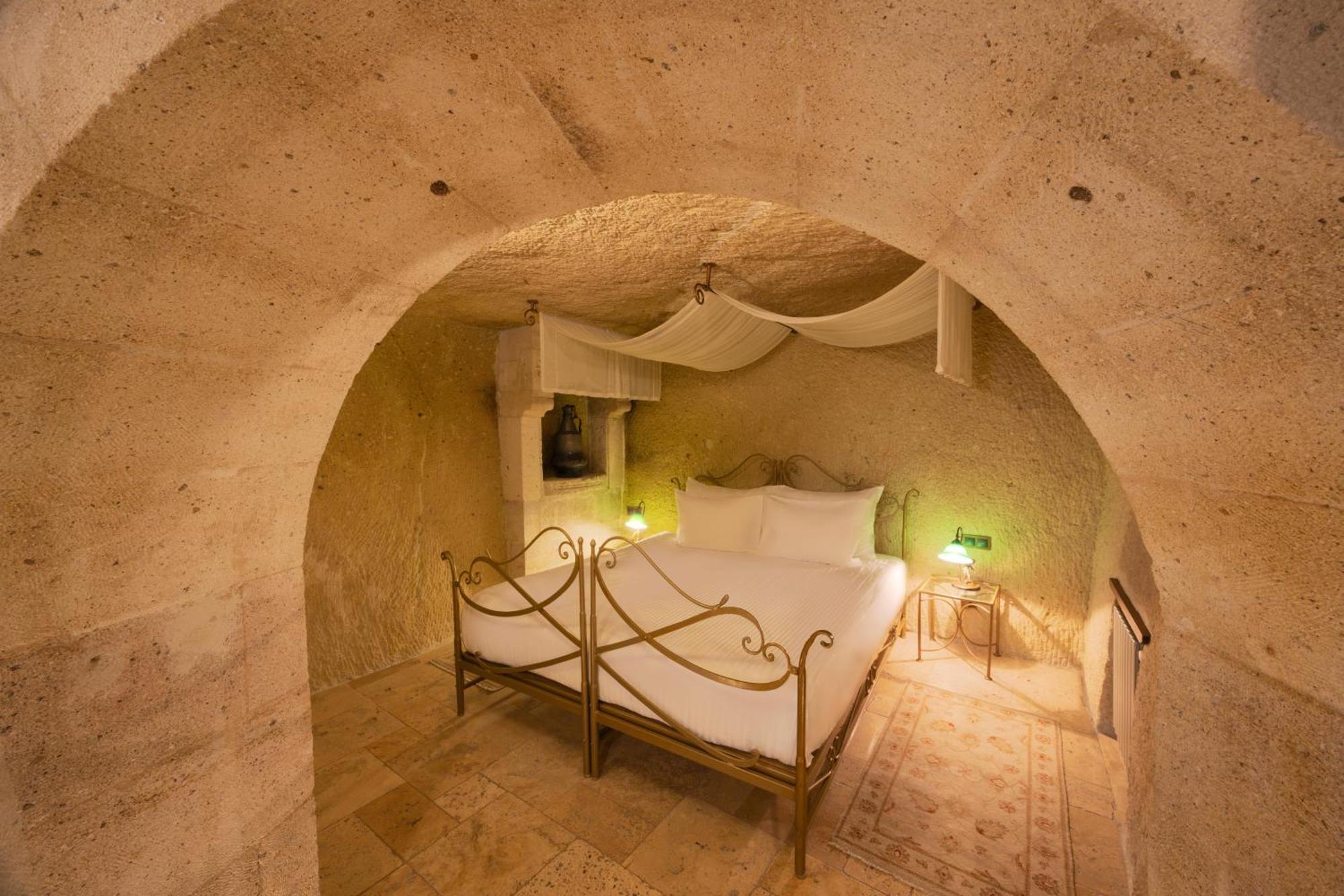 Tafoni Cave 5*