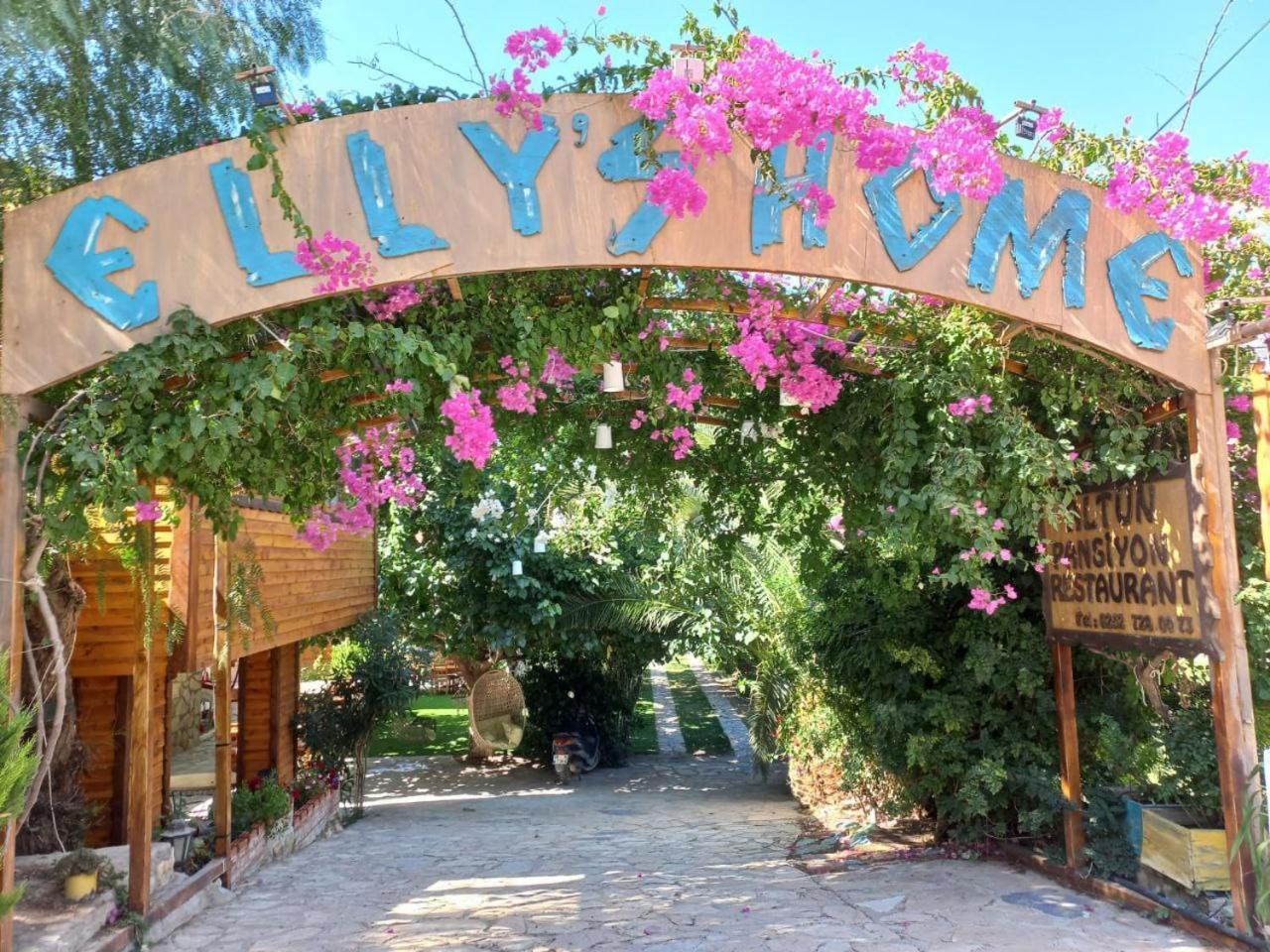 Homestay Elly's *