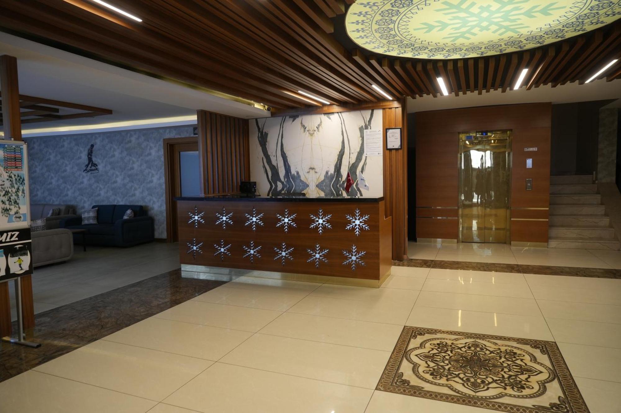 Snowflake Dag & Hotel
