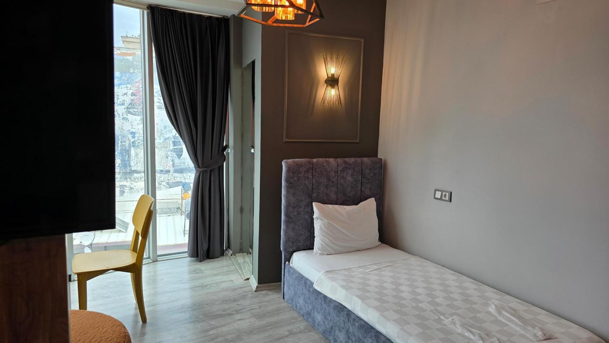 Nirvana Hotel *