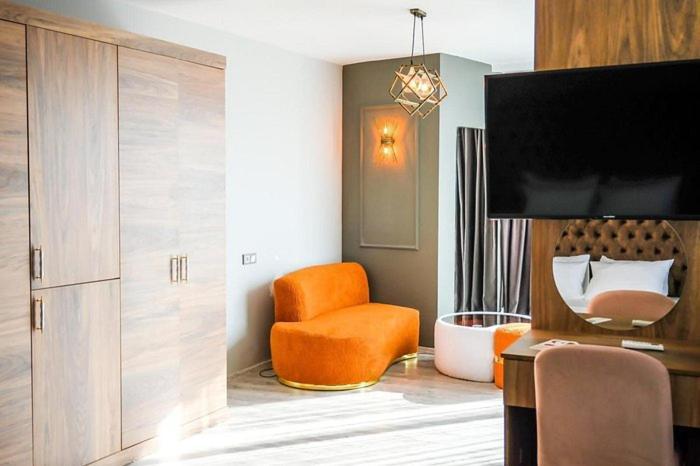 Nirvana Hotel *