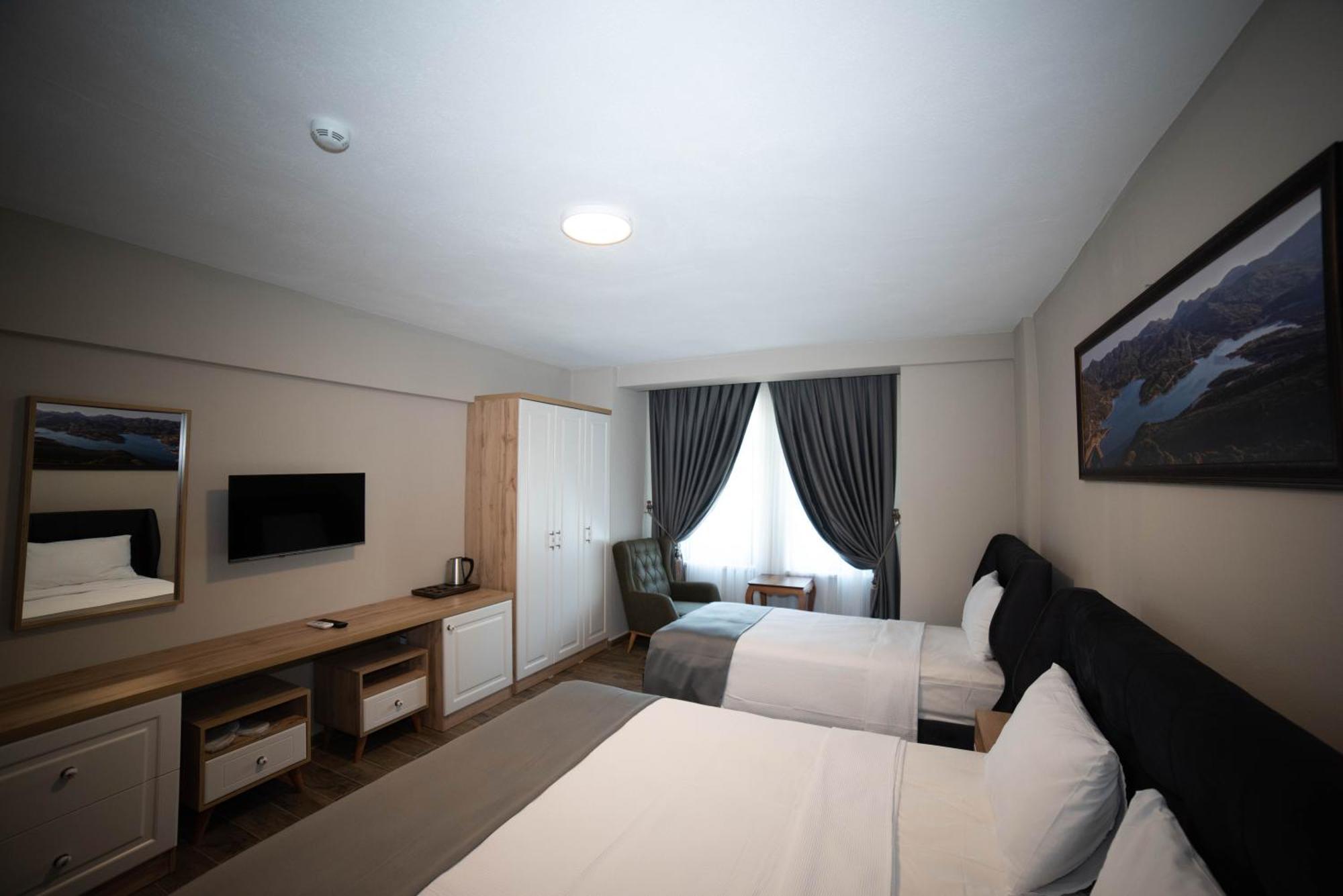Elia Hotel *