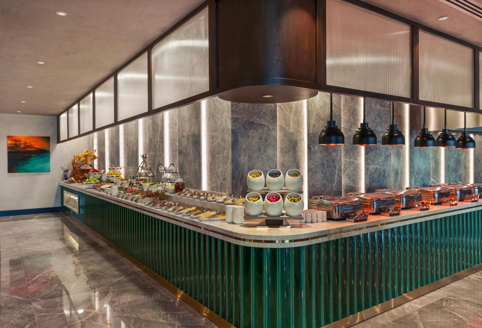 Elite World Hotel 5*