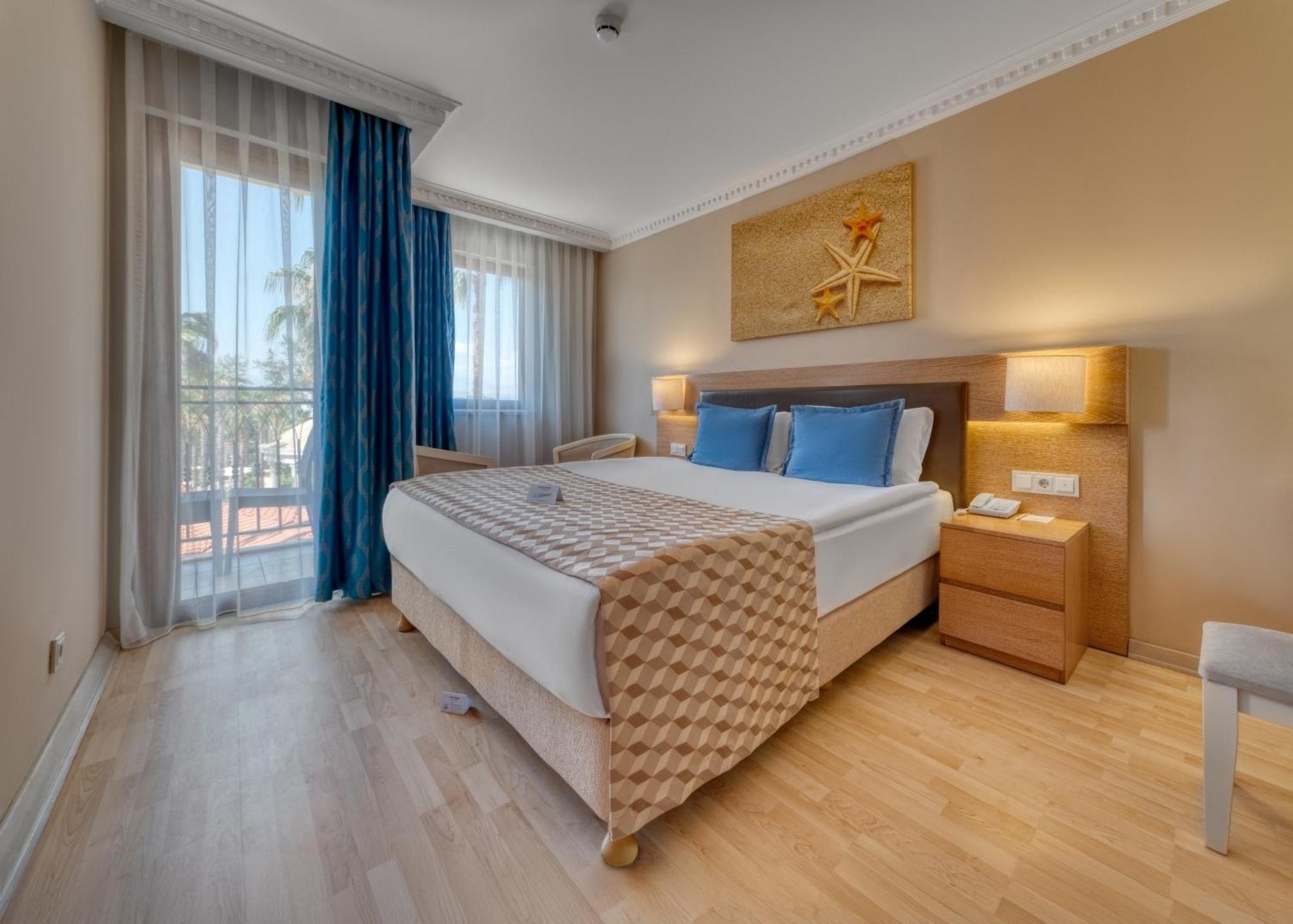 Hotel Numa Club Side