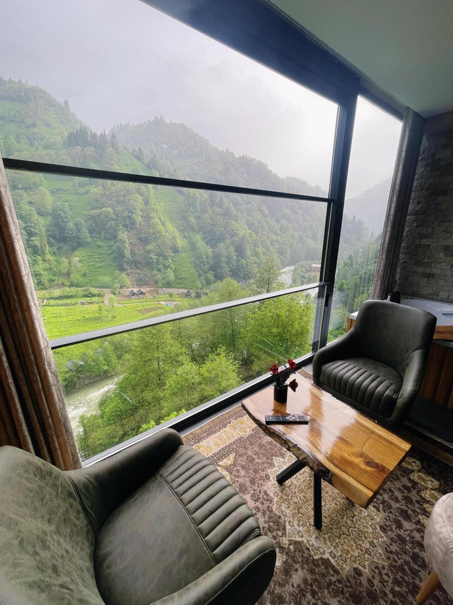 Hotel Lotus &