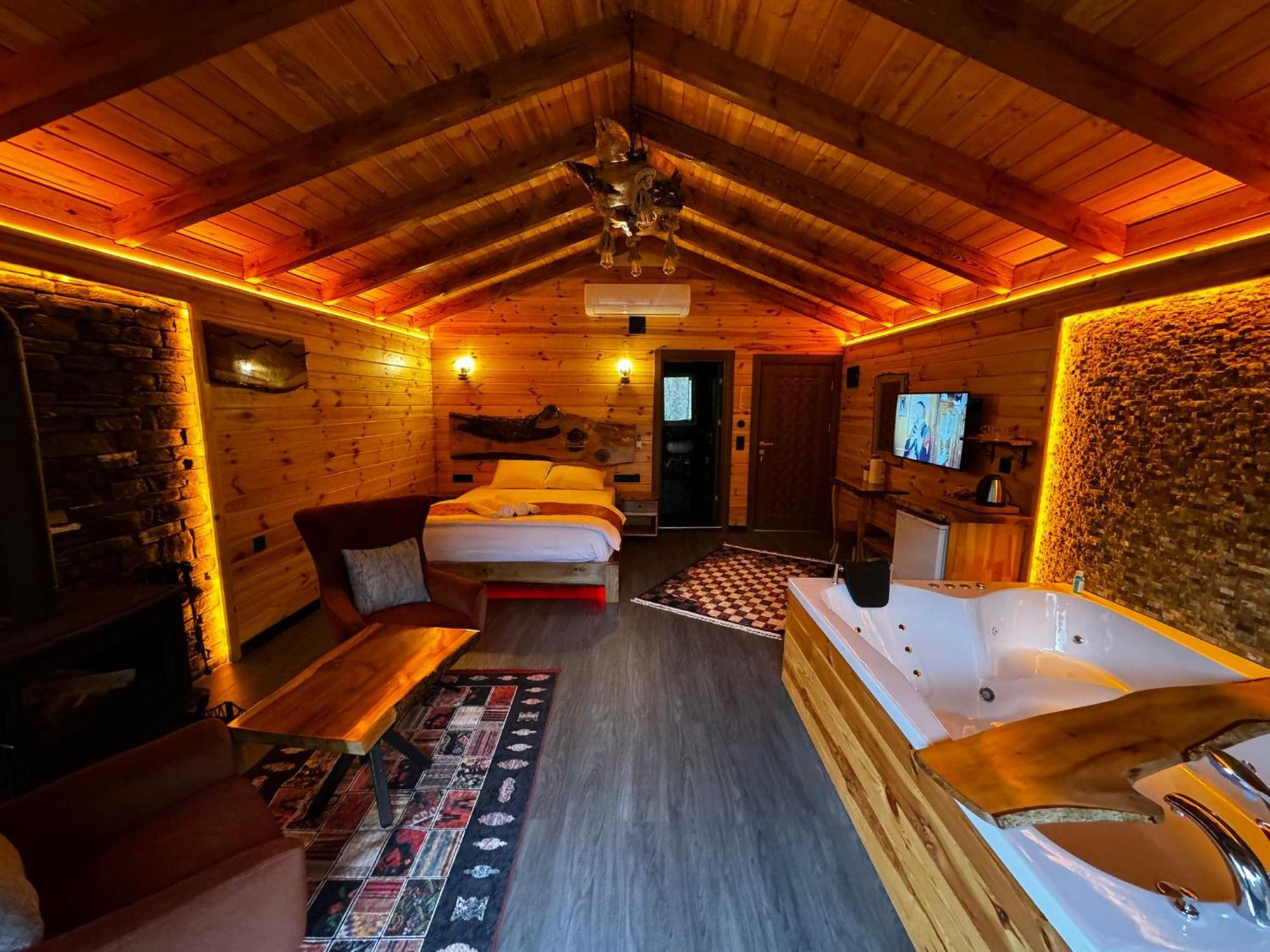 Hotel Lotus &