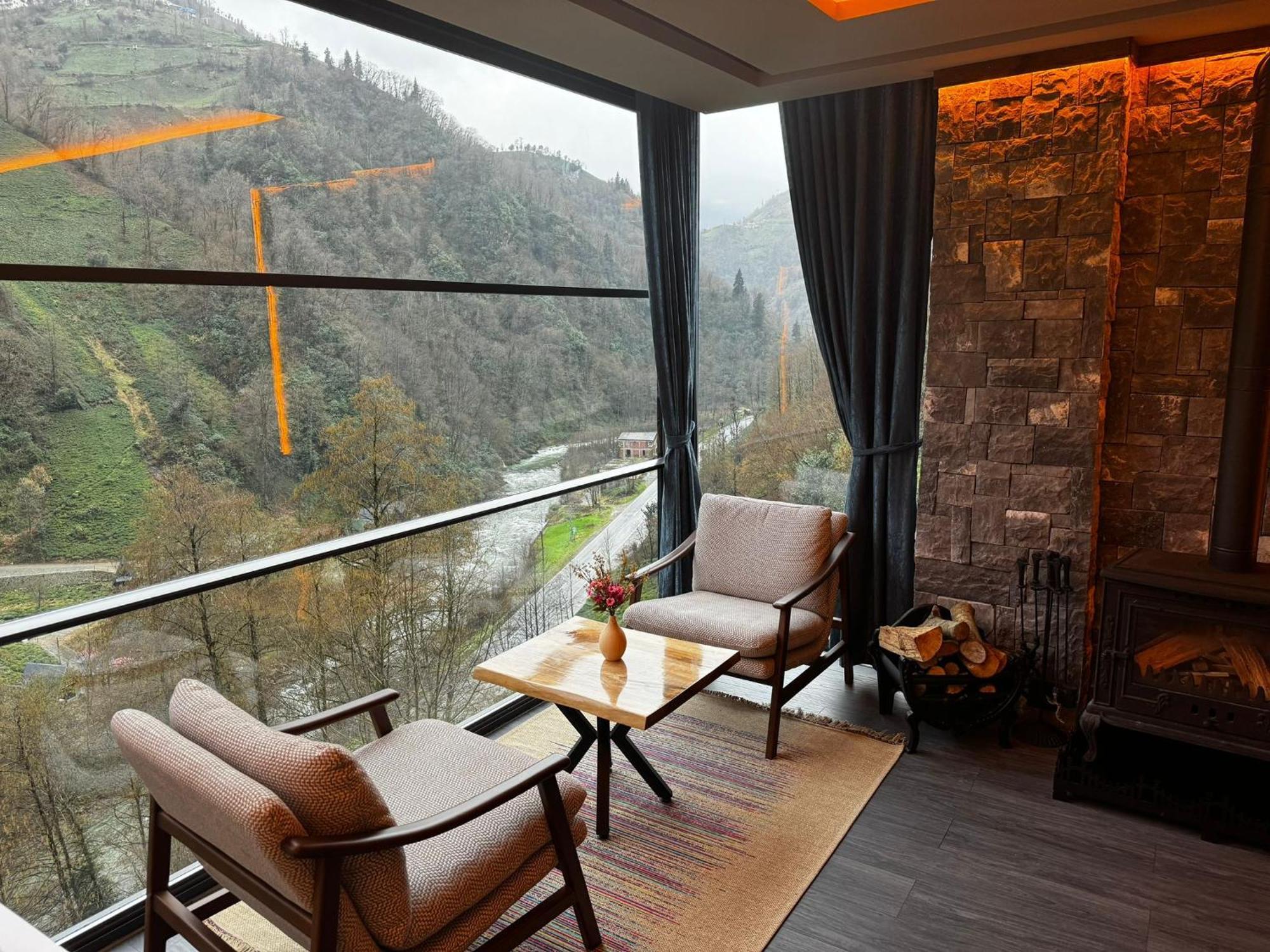 Hotel Lotus &
